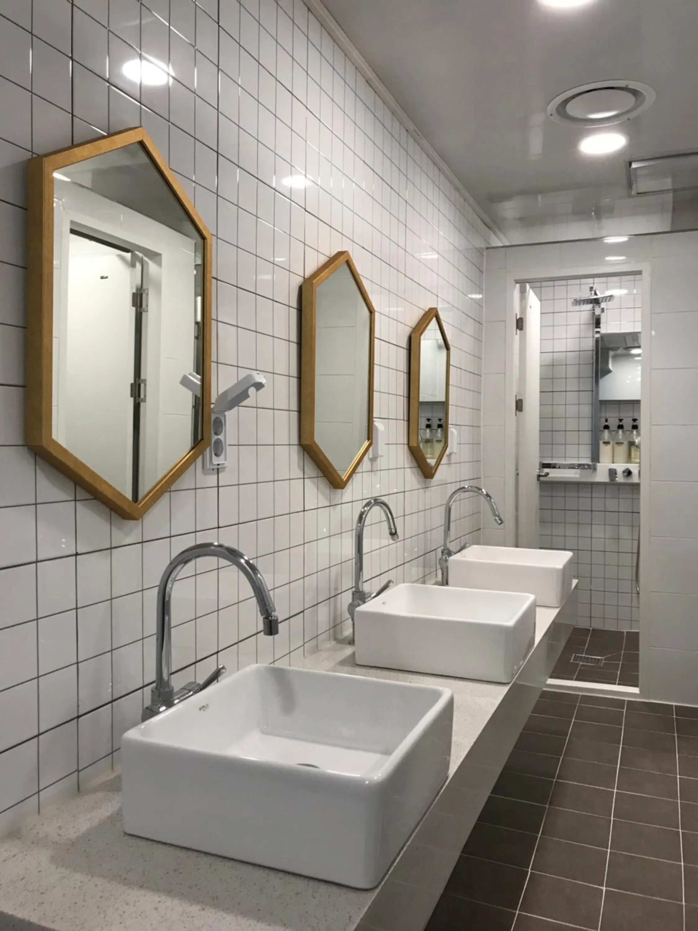 Shower in Seoulite Inn Myeongdong Formerly - Step Inn Myeongdong 2