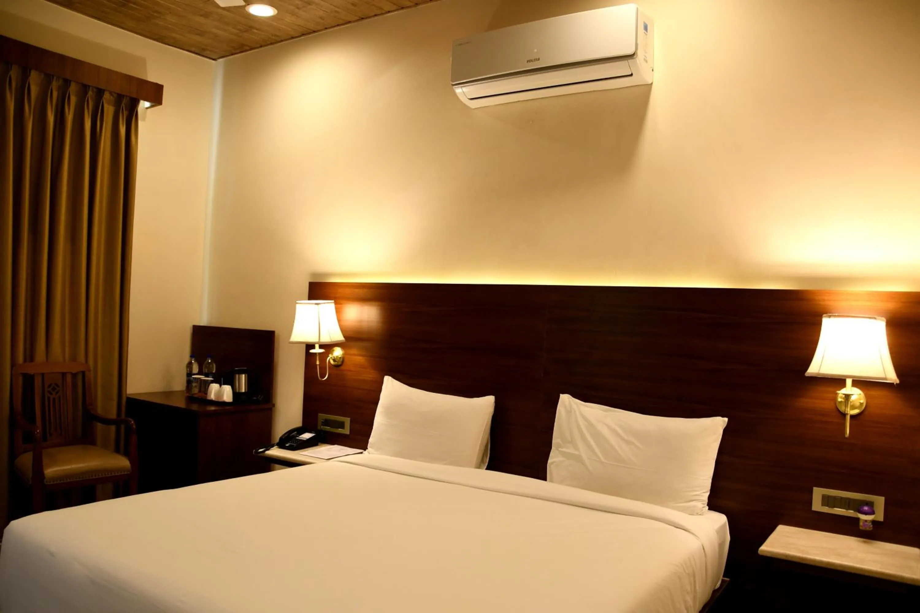 Photo of the whole room, Bed in Mastiff Villa Camellia by OTHPL