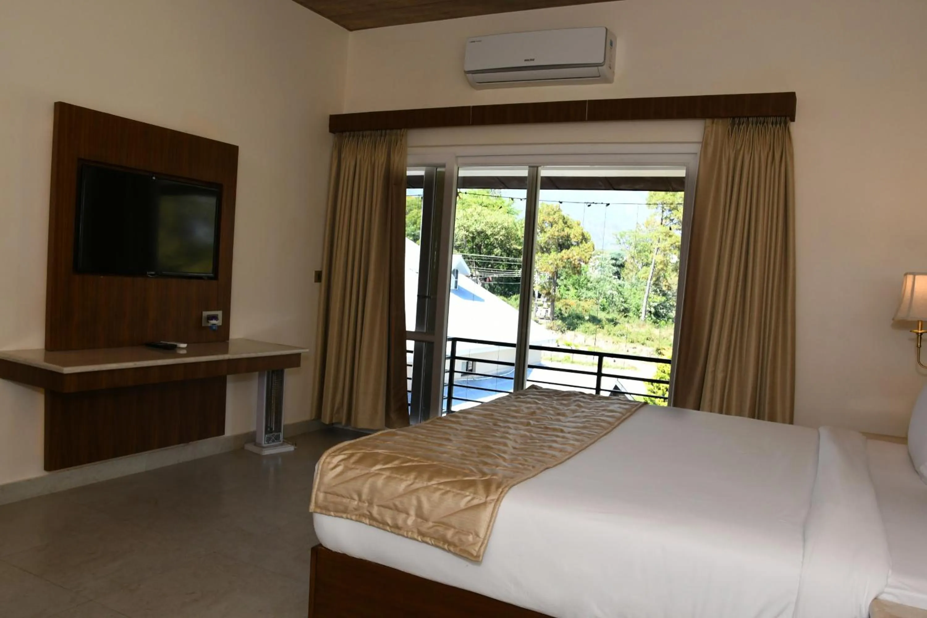 Photo of the whole room, Bed in Mastiff Villa Camellia by OTHPL