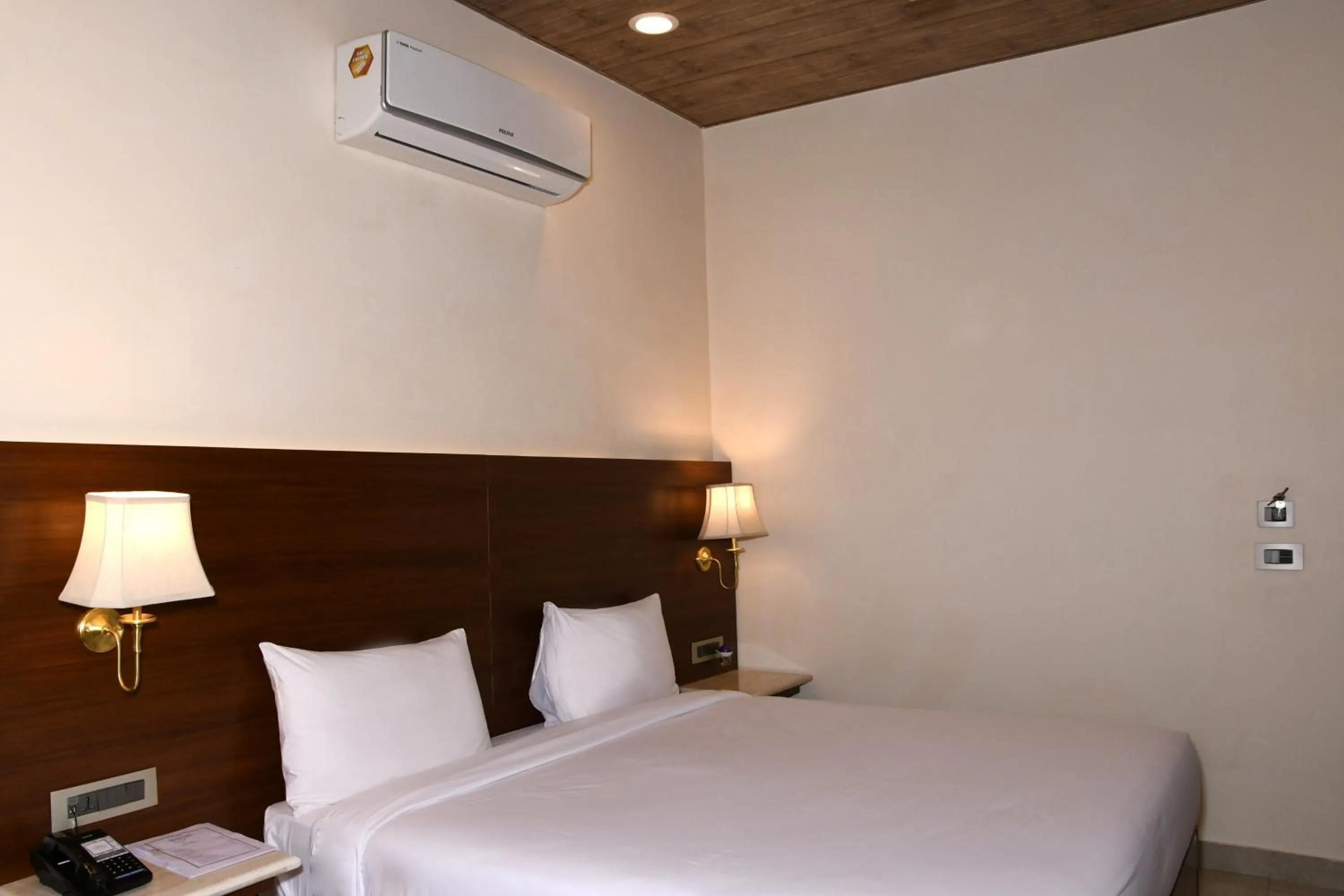 Photo of the whole room, Bed in Mastiff Villa Camellia by OTHPL