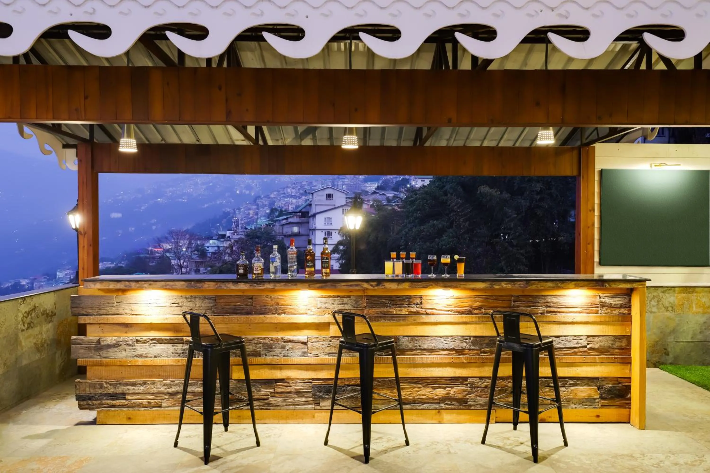 Nightclub / DJ in Mount Himalayan Hotel