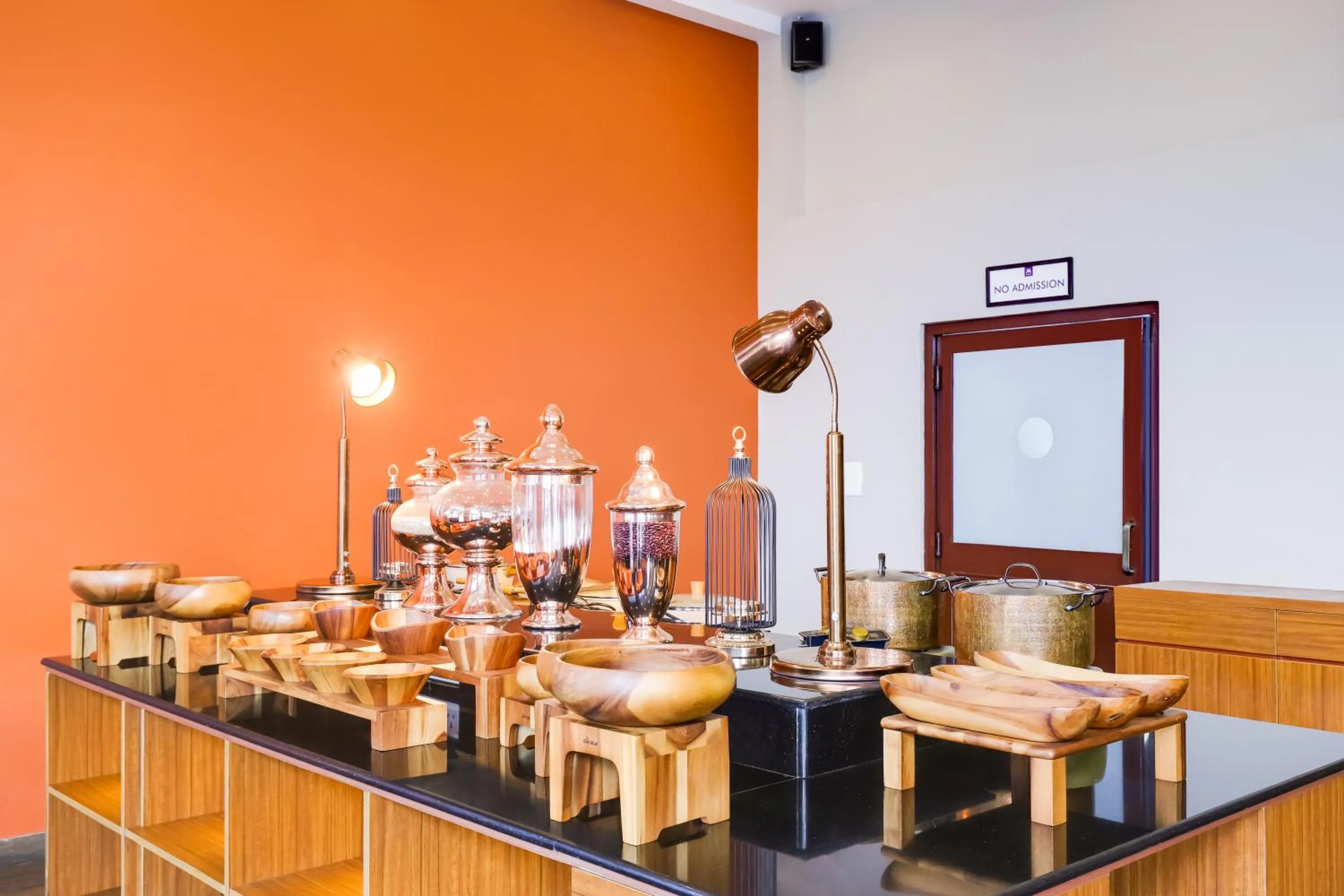 Food and drinks in Mount Himalayan Hotel