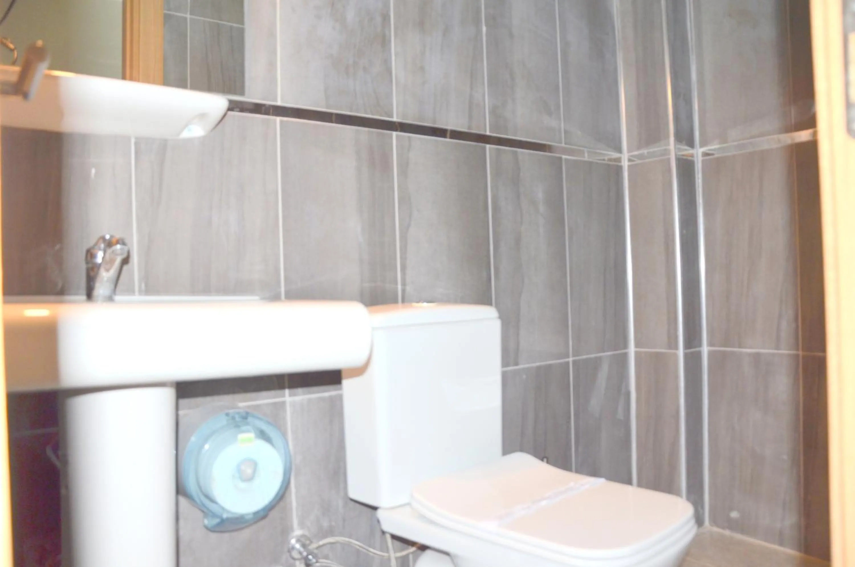 Shower in Elite Hotel City Center Saray Bed and Breakfast
