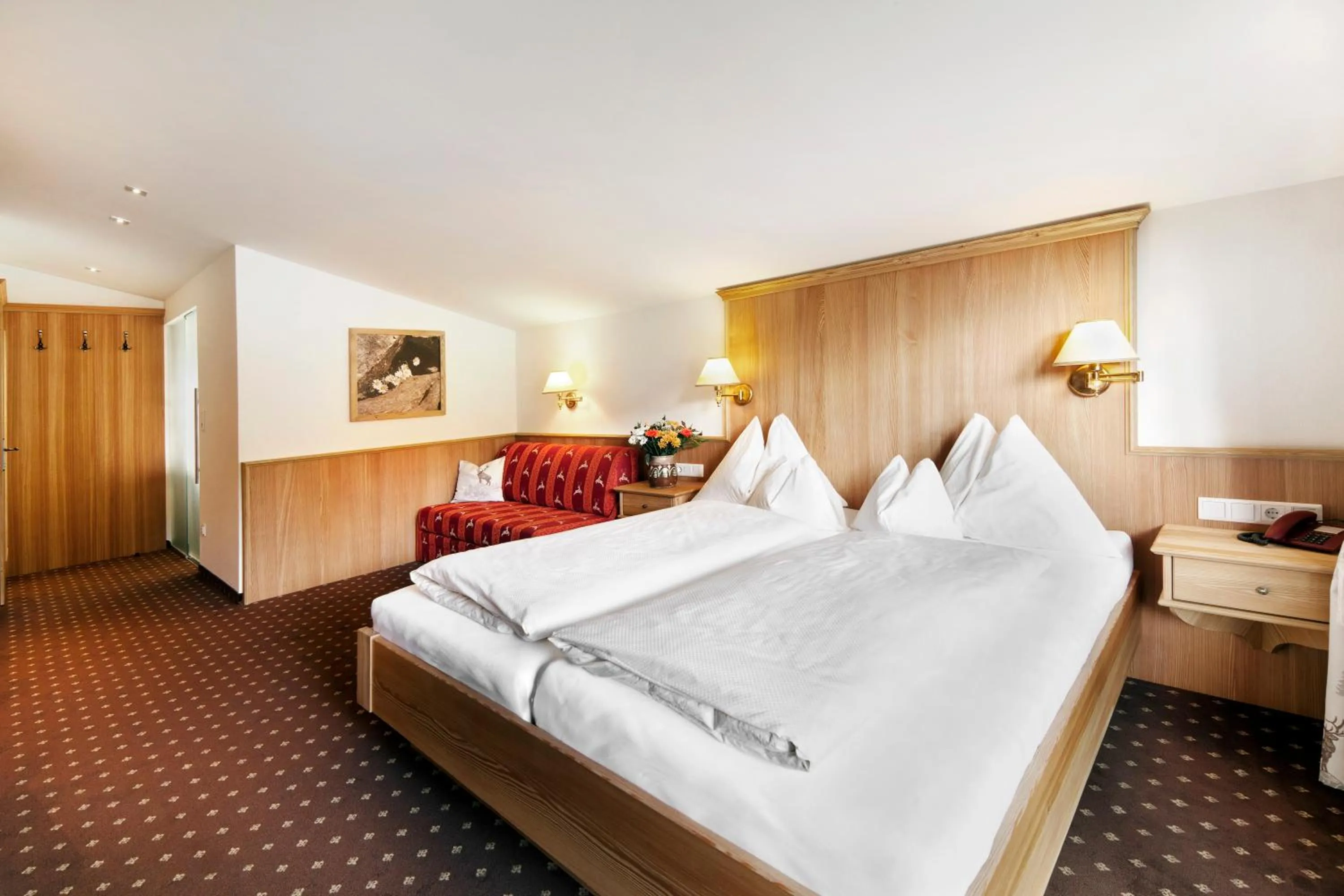 Photo of the whole room, Bed in Landhotel Föhrenhof Ellmau