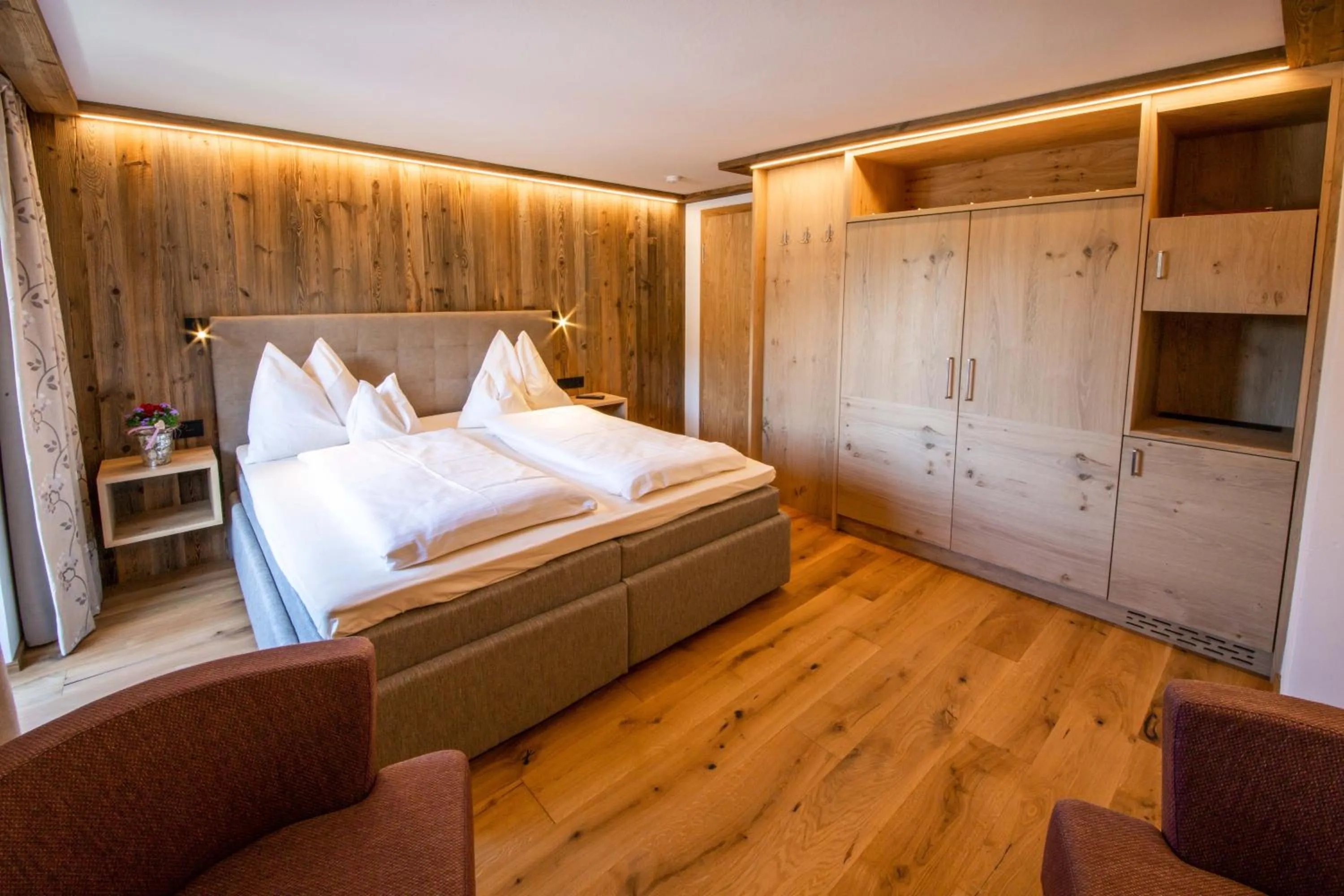 Photo of the whole room, Bed in Landhotel Föhrenhof Ellmau