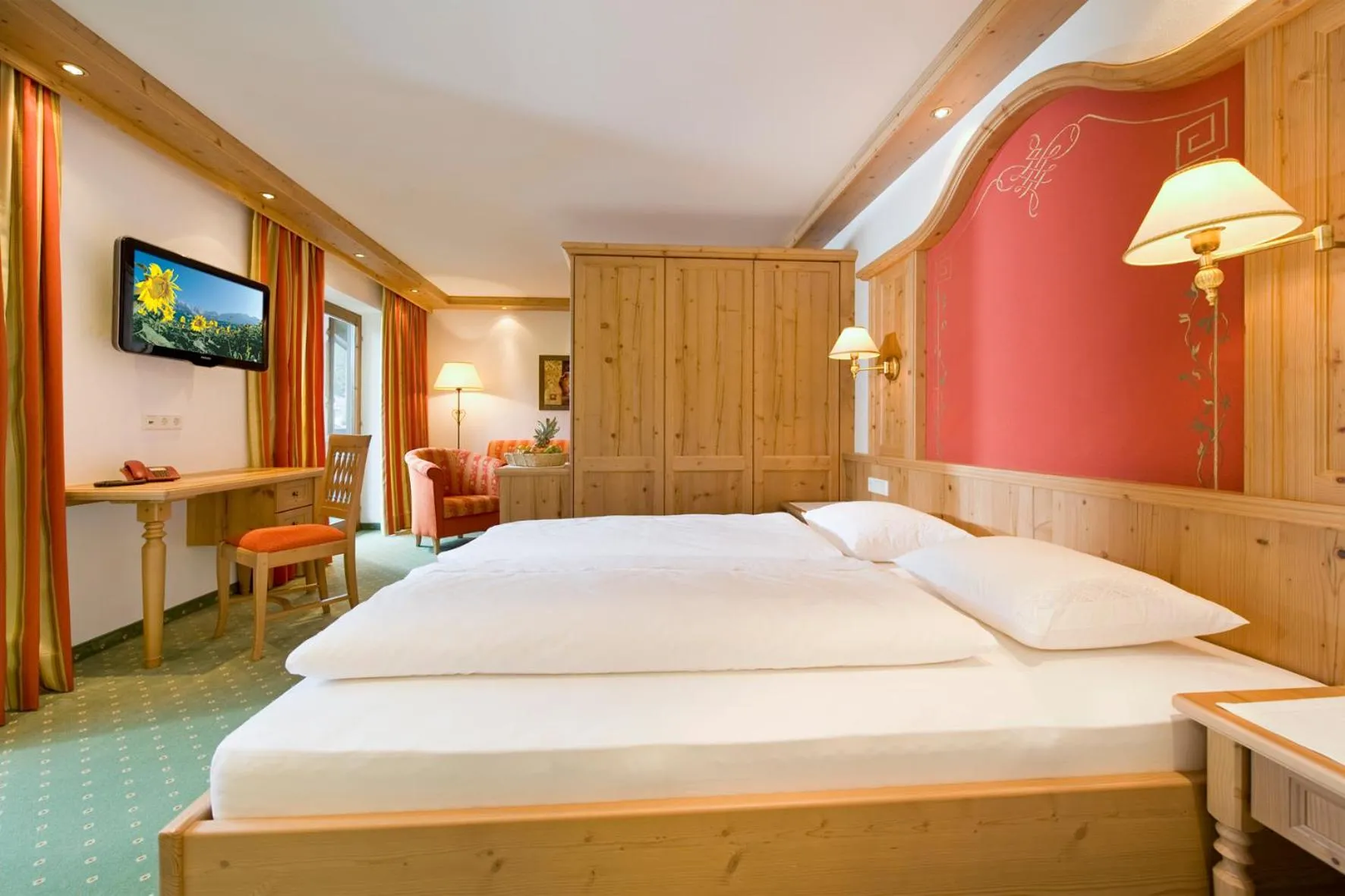 Photo of the whole room, Bed in Landhotel Föhrenhof Ellmau