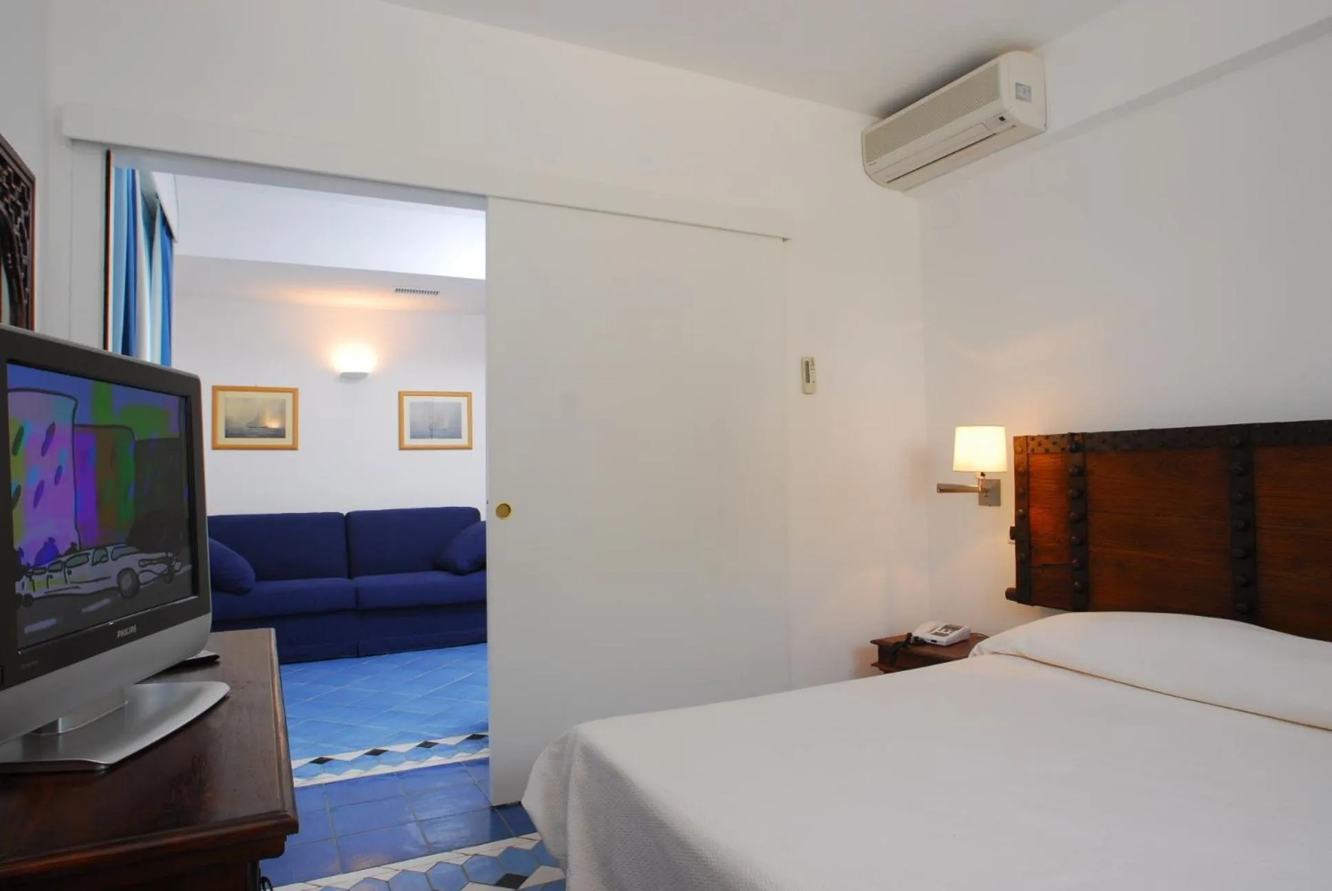 Photo of the whole room, Bed in Grand Hotel Santa Domitilla