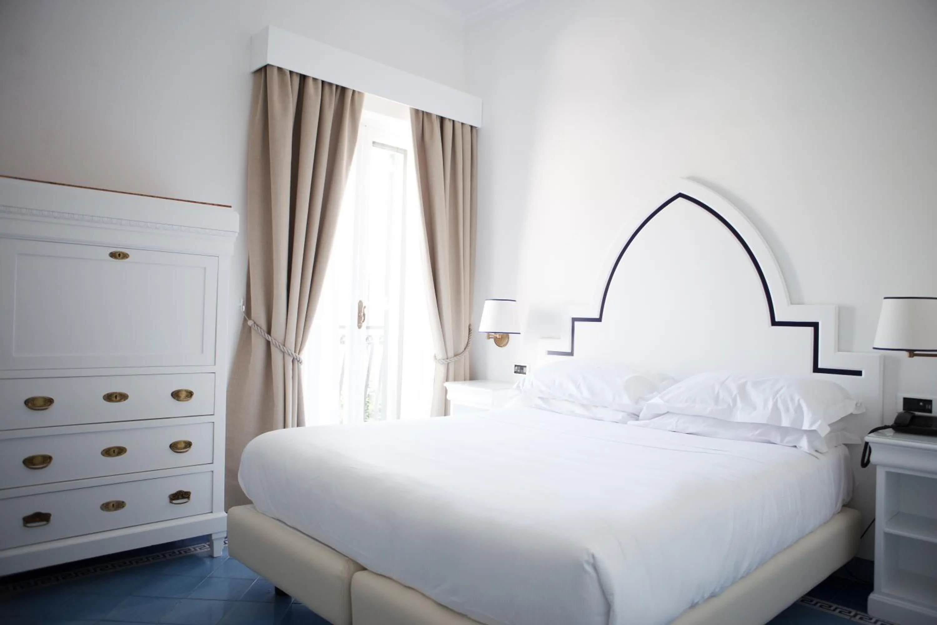 Photo of the whole room, Bed in Grand Hotel Santa Domitilla
