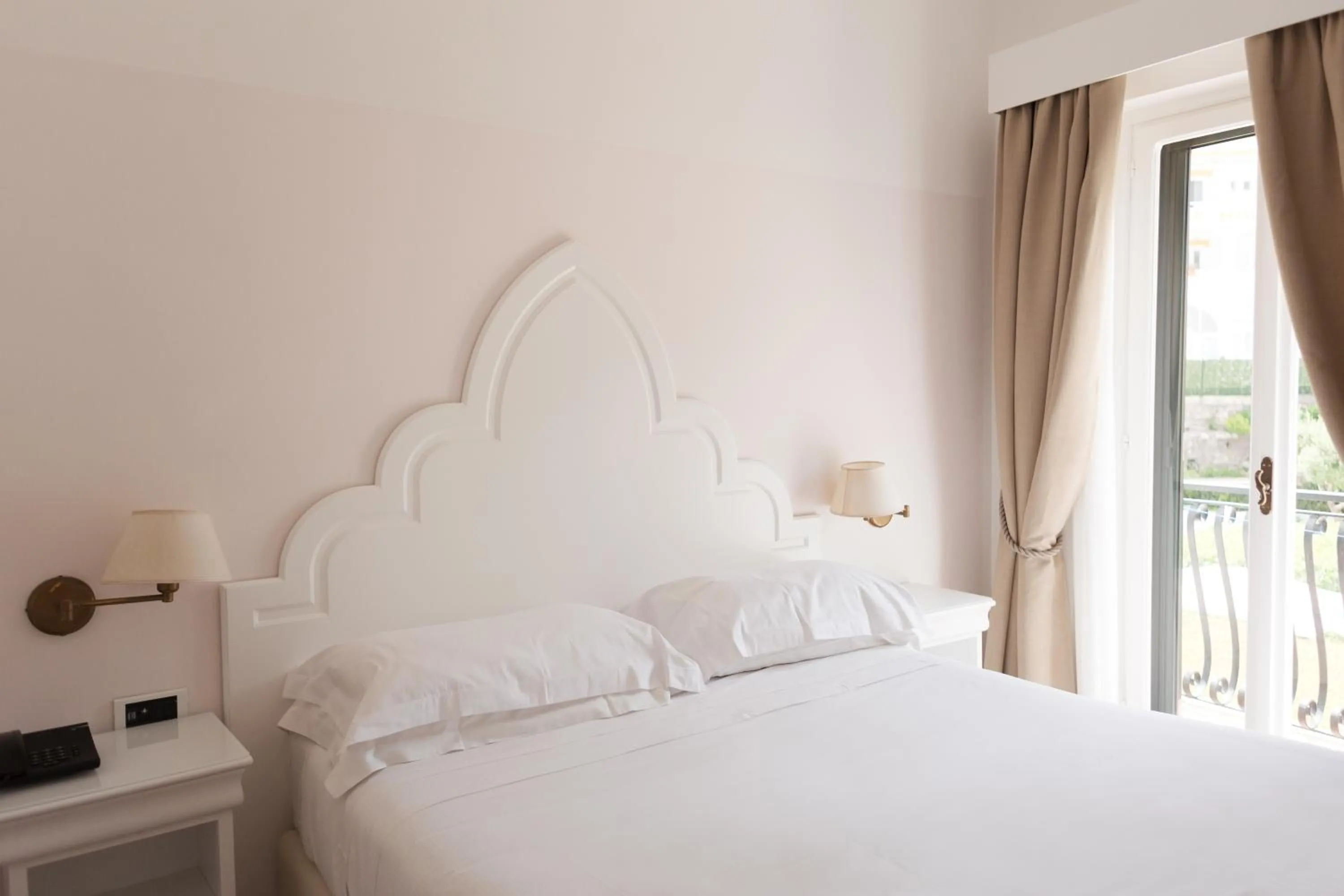 Bedroom, Bed in Grand Hotel Santa Domitilla