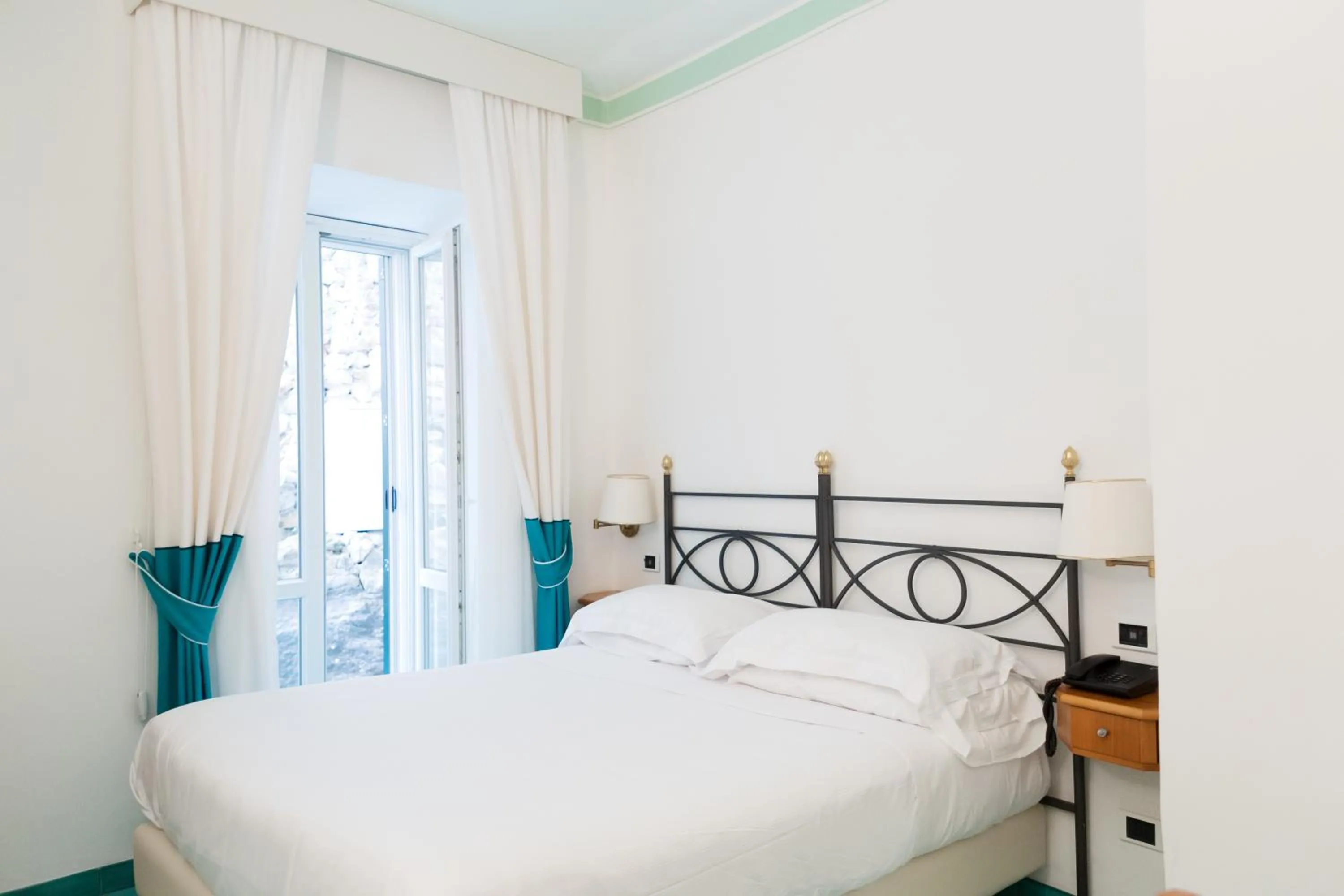 Photo of the whole room, Bed in Grand Hotel Santa Domitilla