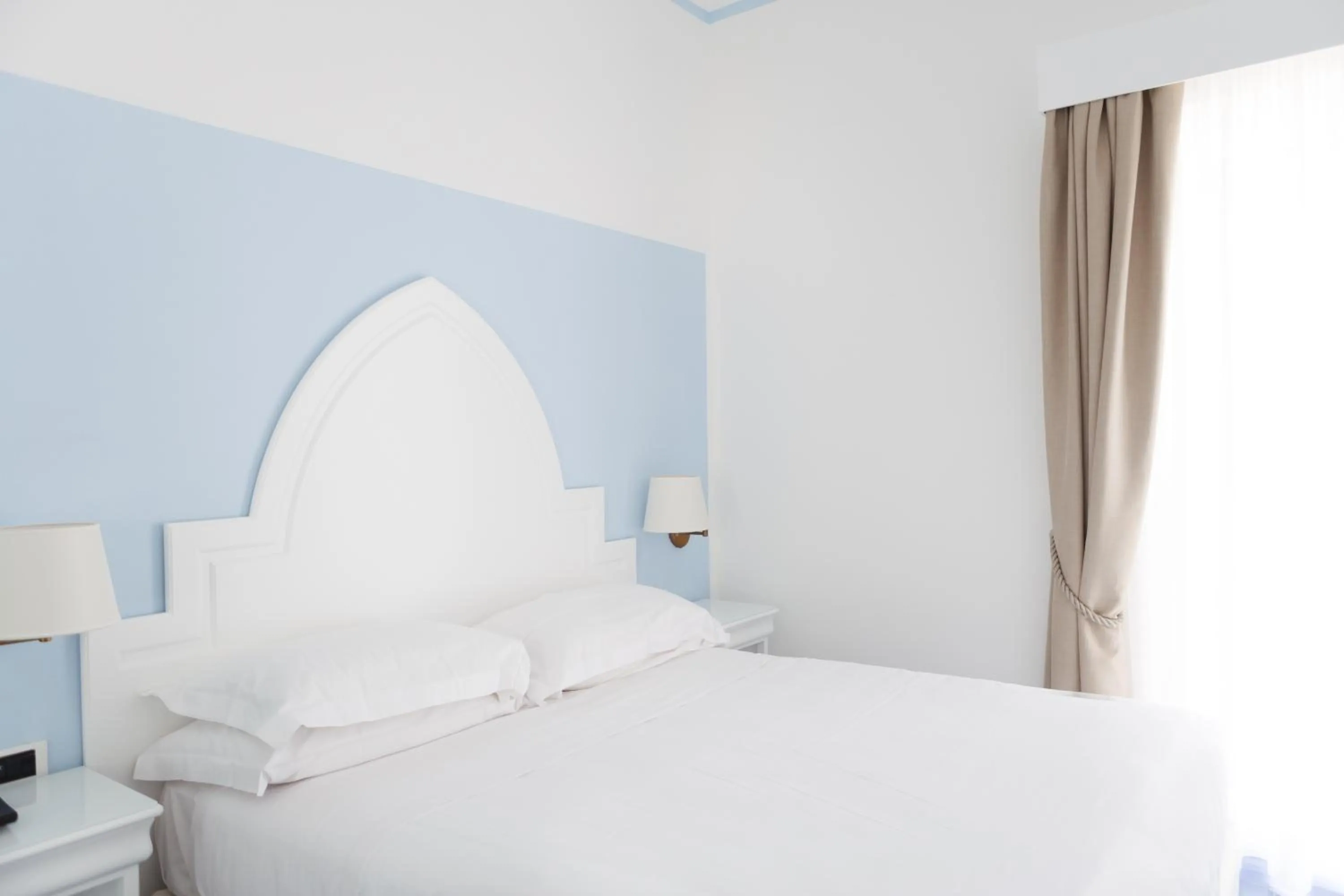 Bedroom, Bed in Grand Hotel Santa Domitilla
