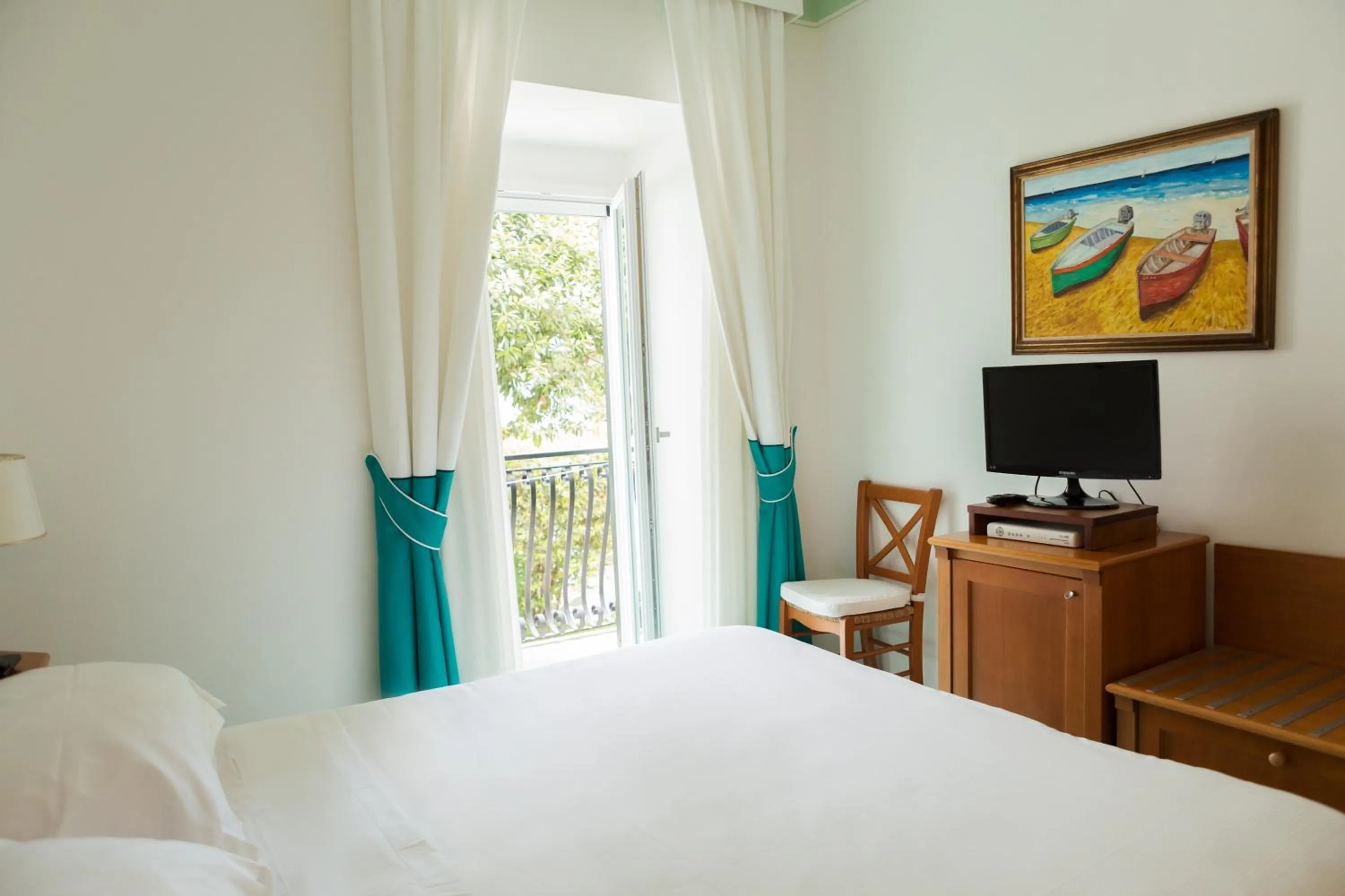 Photo of the whole room, Bed in Grand Hotel Santa Domitilla