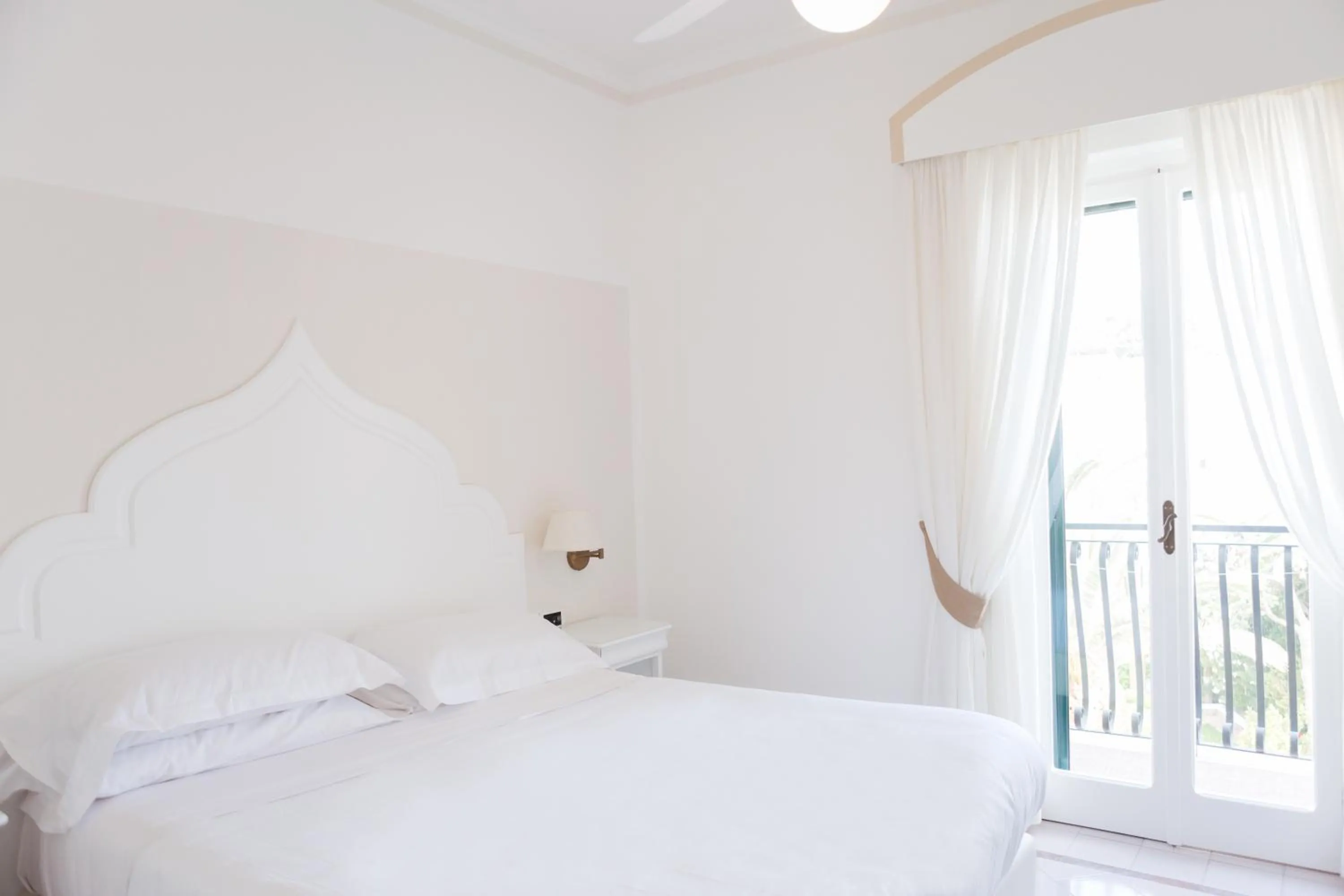 Photo of the whole room, Bed in Grand Hotel Santa Domitilla