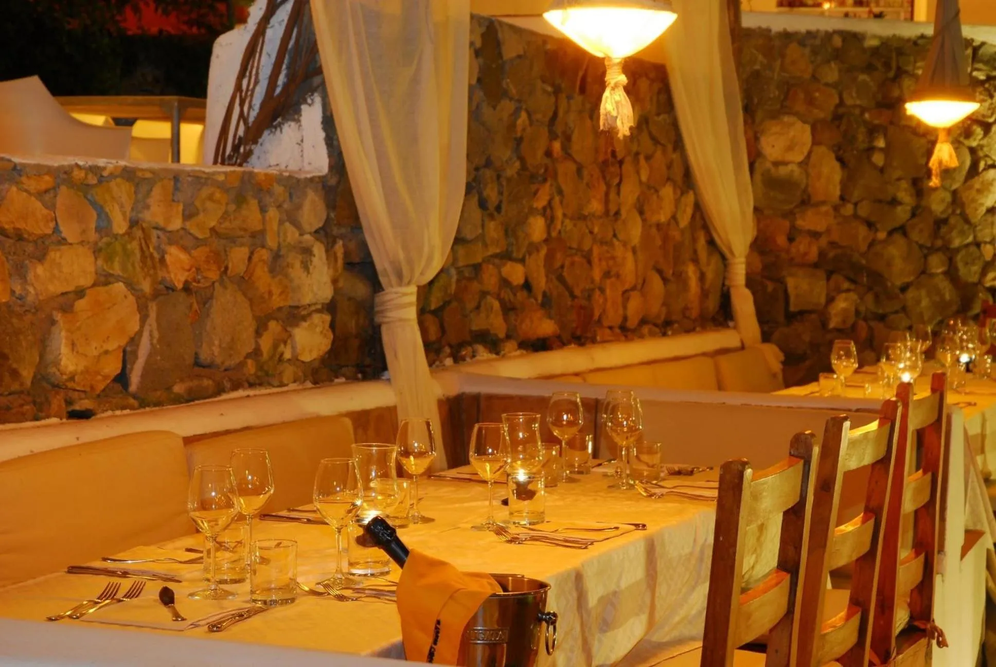 Restaurant/places to eat in Grand Hotel Santa Domitilla