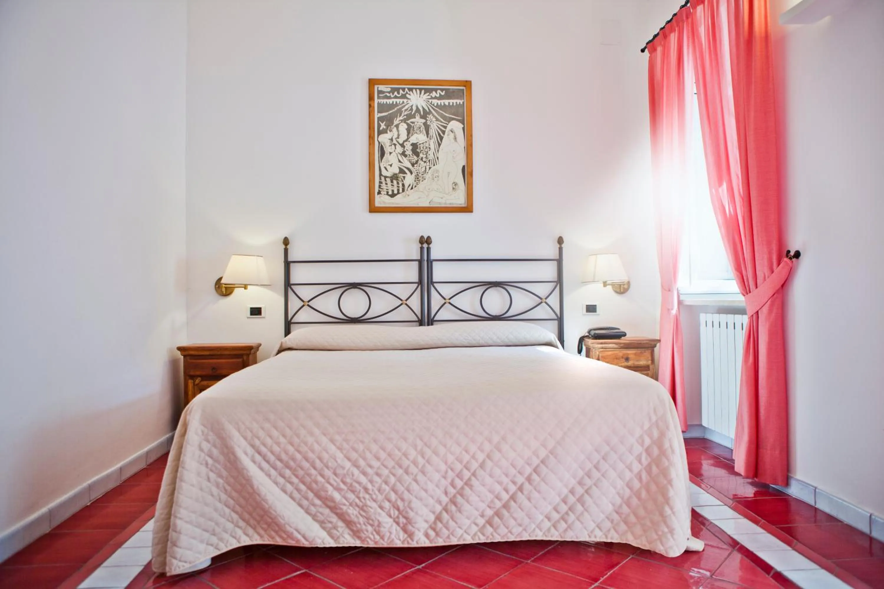 Photo of the whole room, Bed in Grand Hotel Santa Domitilla