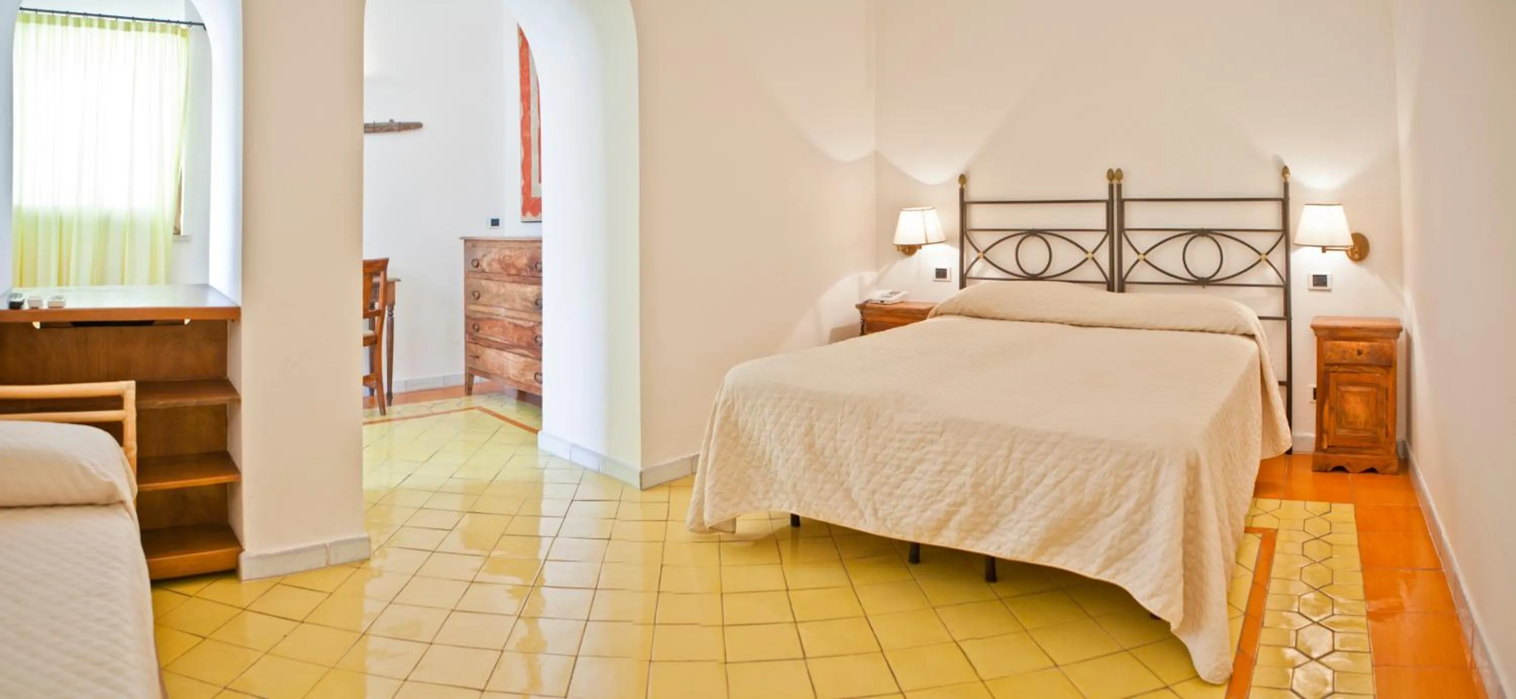 Photo of the whole room, Bed in Grand Hotel Santa Domitilla