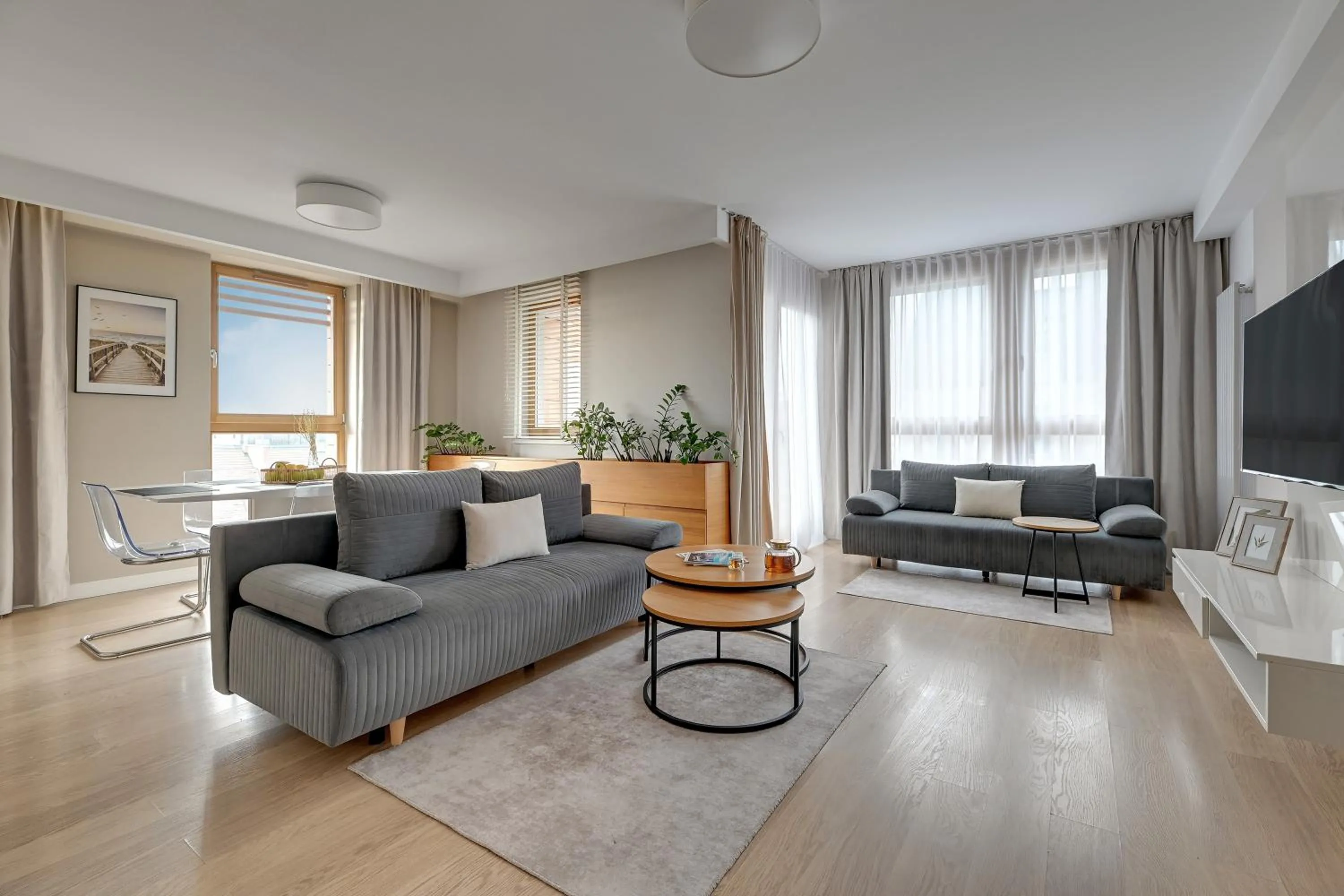 TV and multimedia in Aura - Riverside & Parking by Downtown Apartments