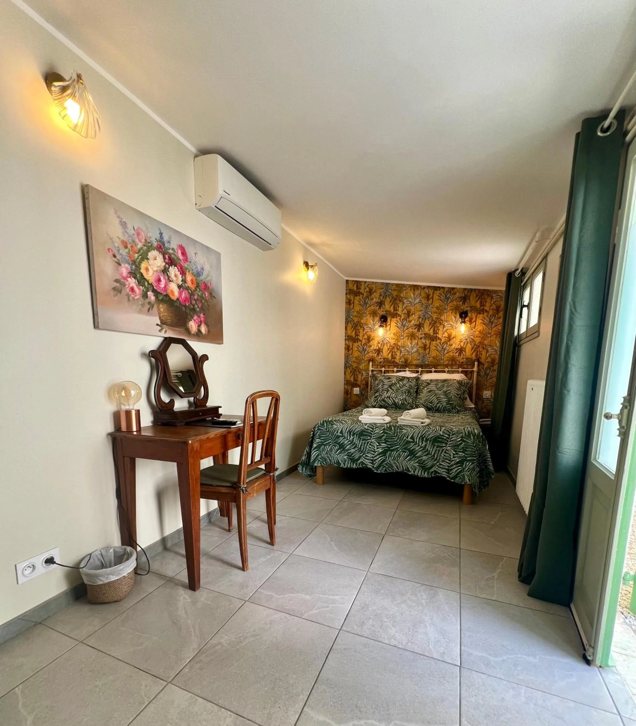 Photo of the whole room, Bed in Hotel Le Ponteil