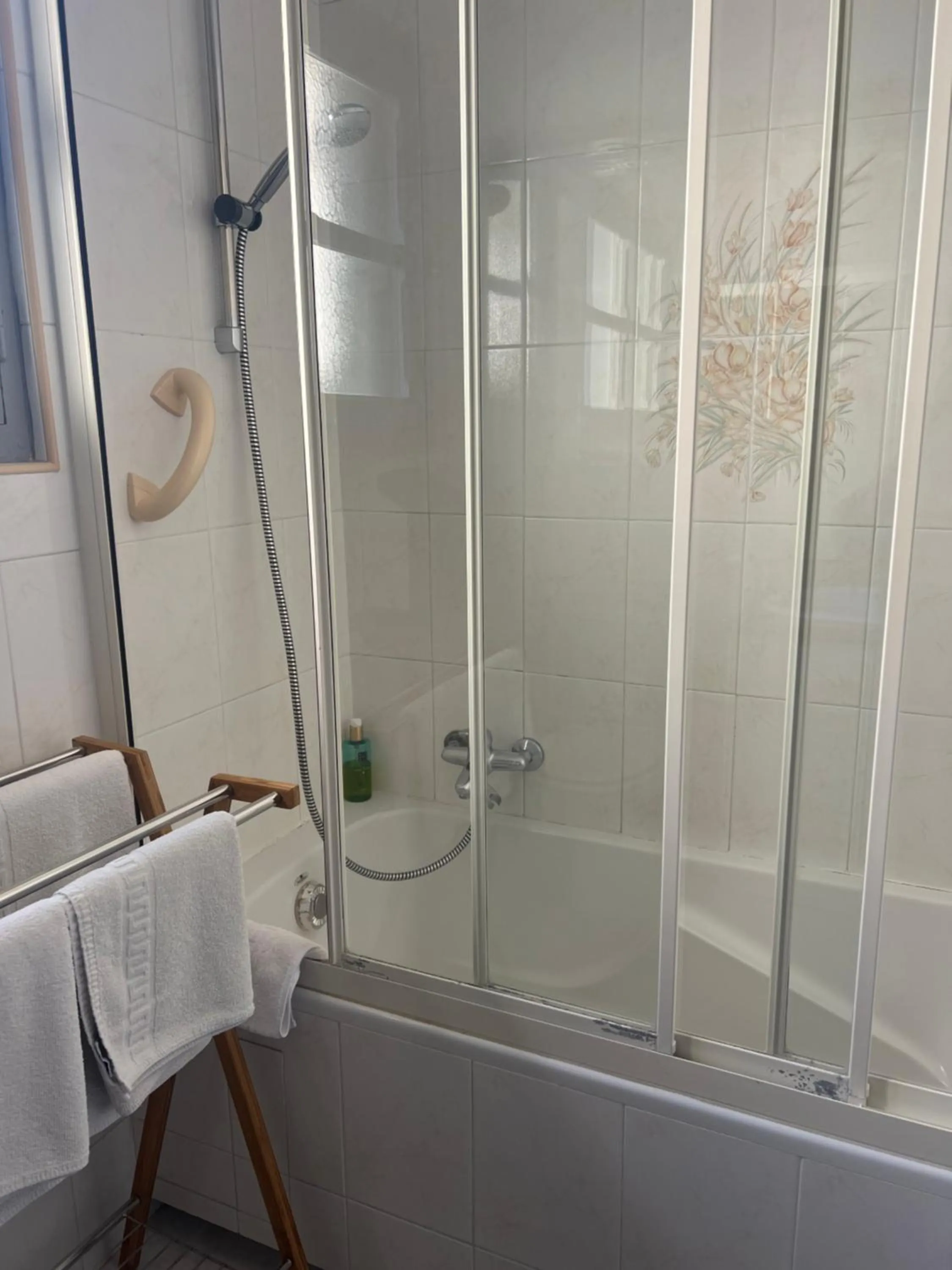 Bath in Hotel Le Ponteil