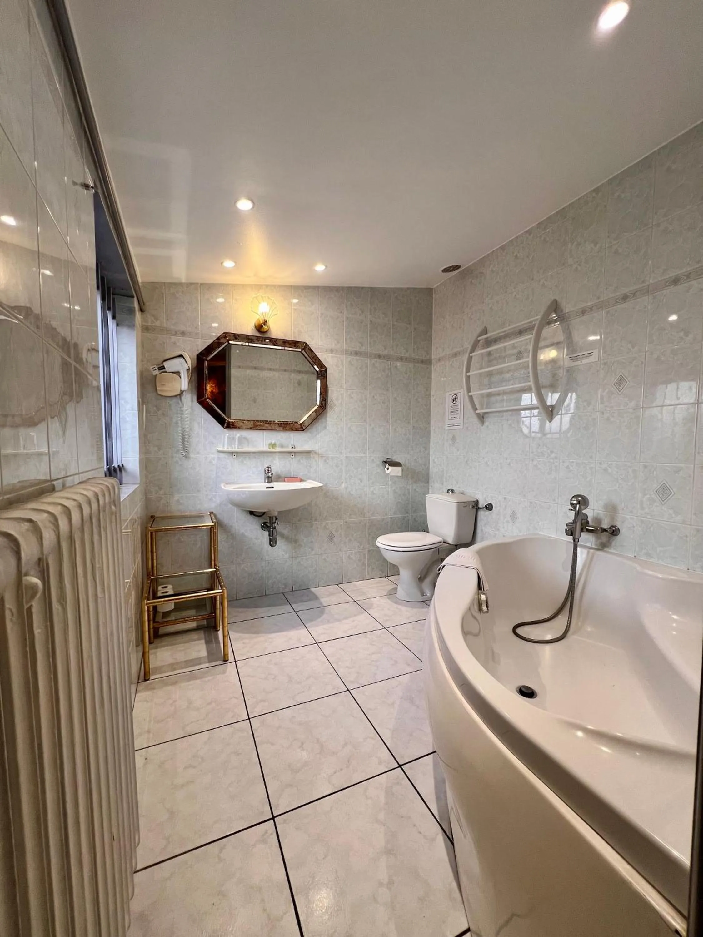 Bathroom in Hotel Le Ponteil