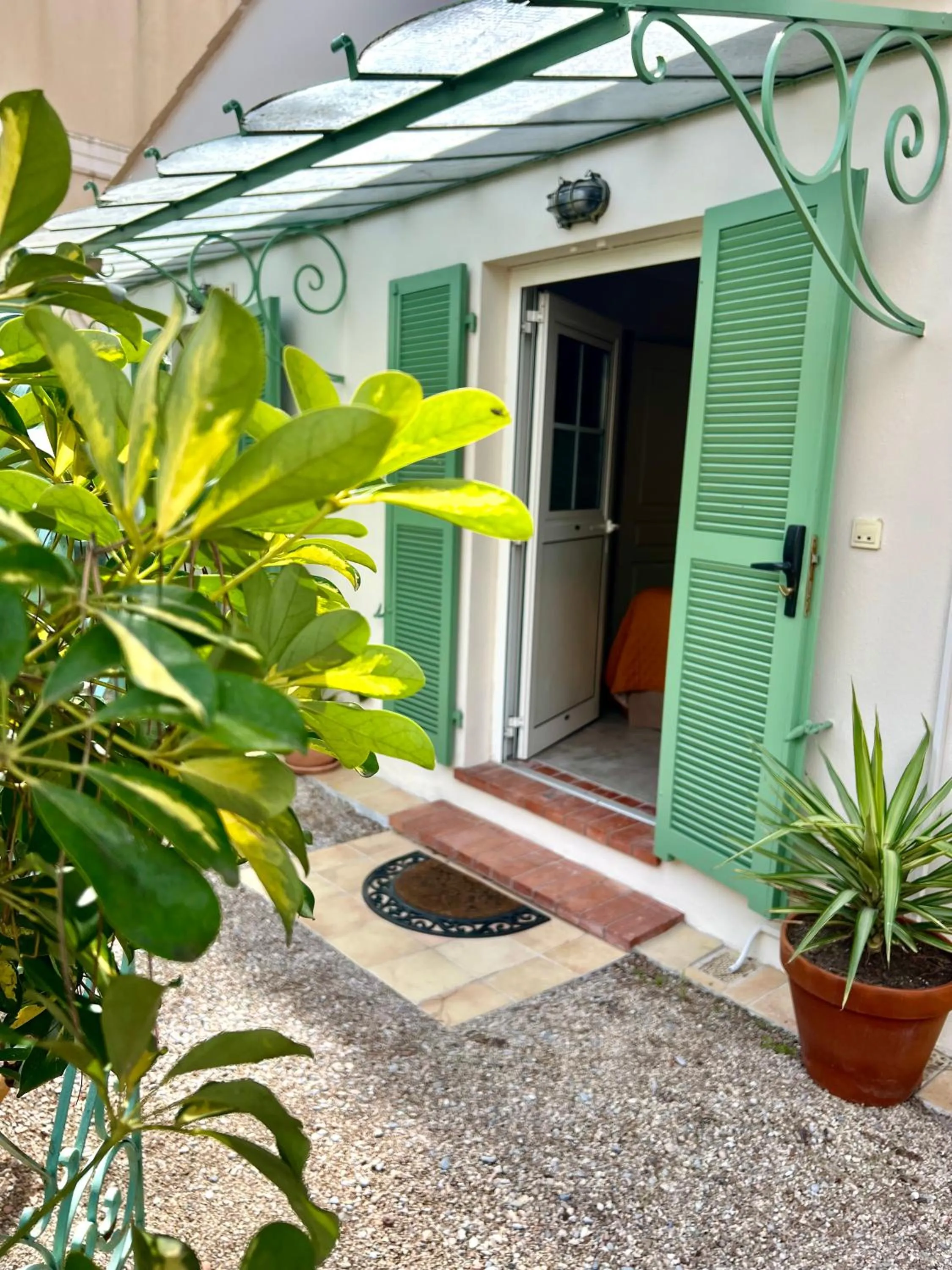 Garden view in Hotel Le Ponteil