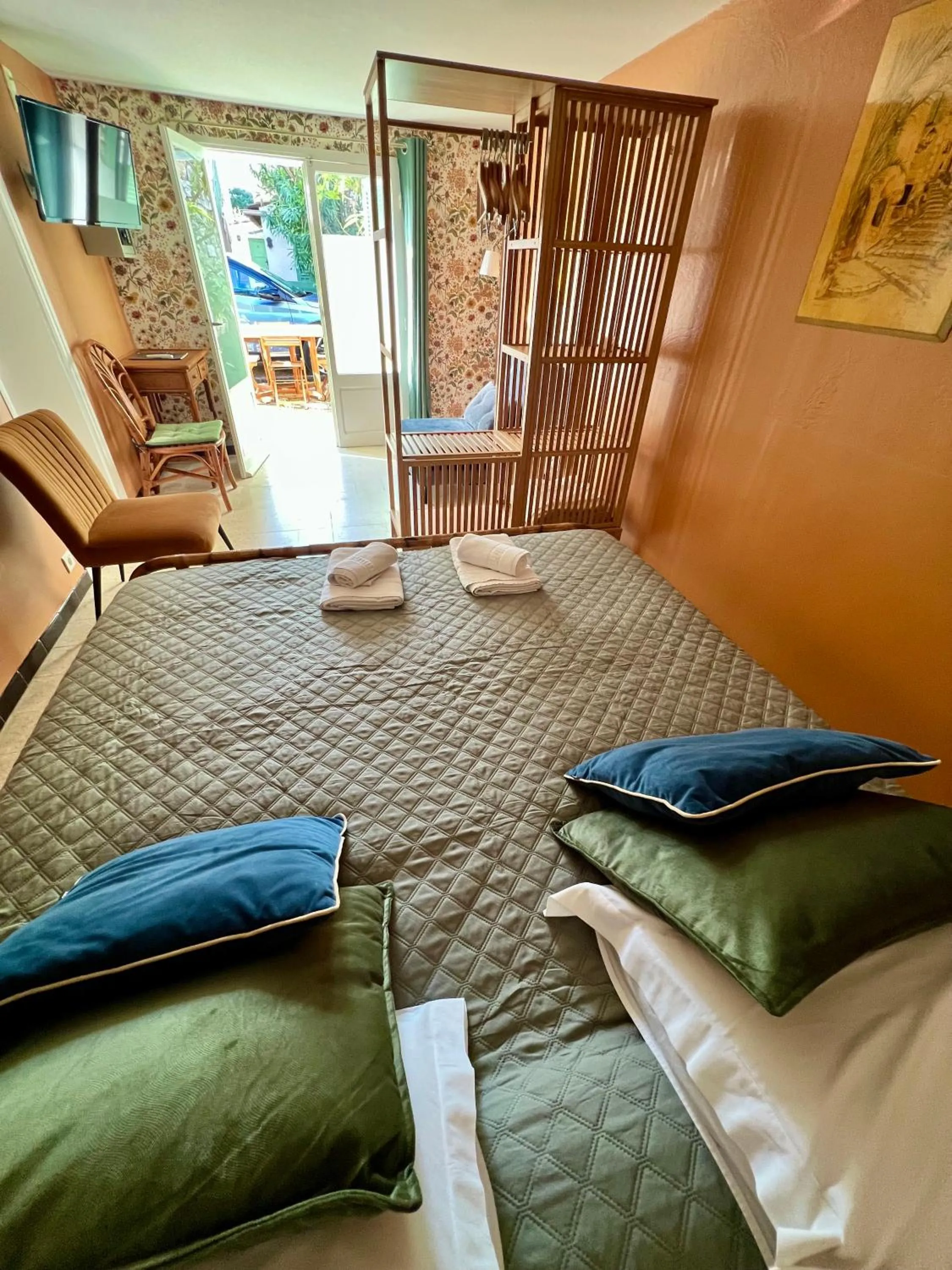 Bedroom, Bed in Hotel Le Ponteil