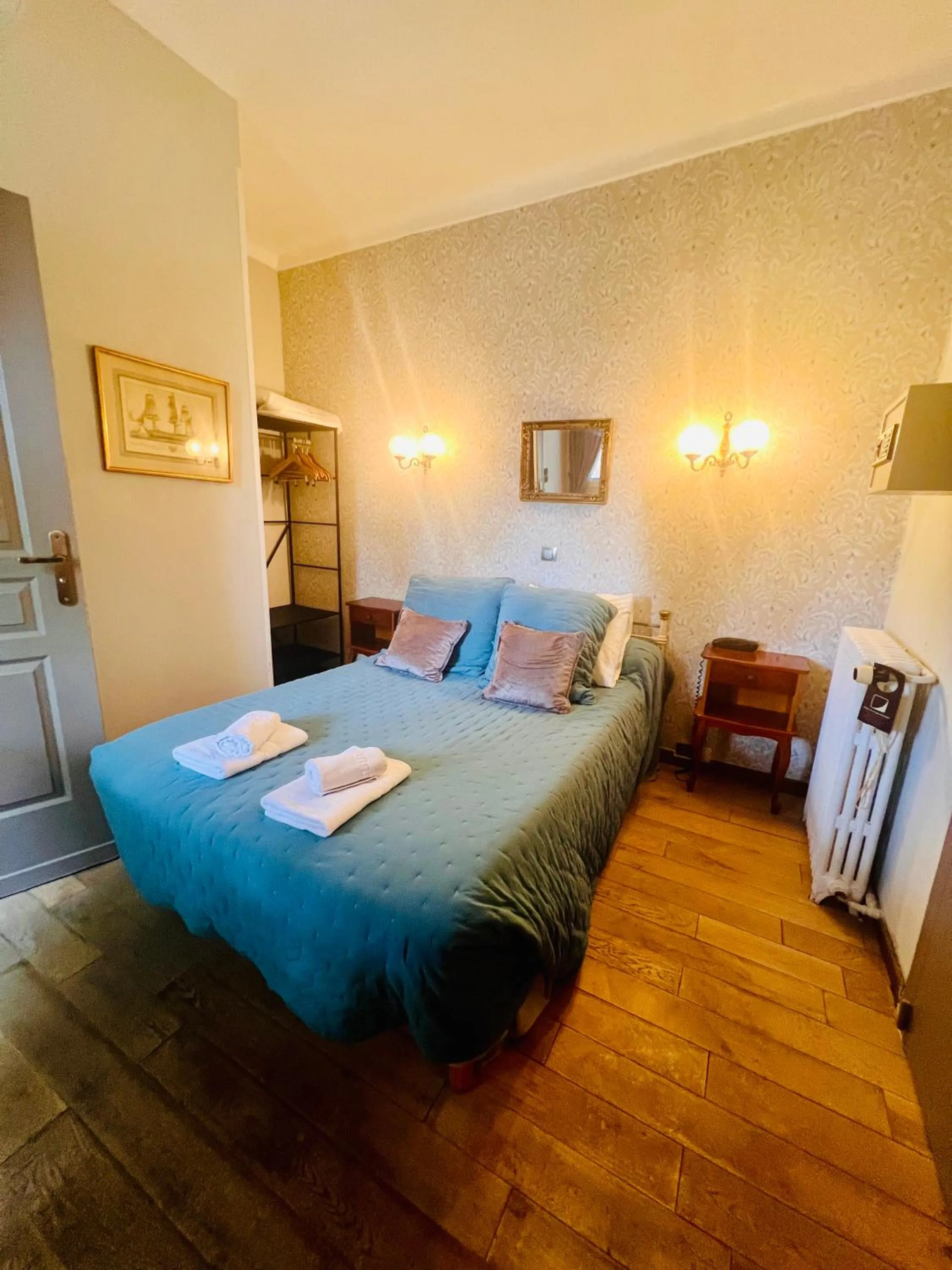 Photo of the whole room, Bed in Hotel Le Ponteil