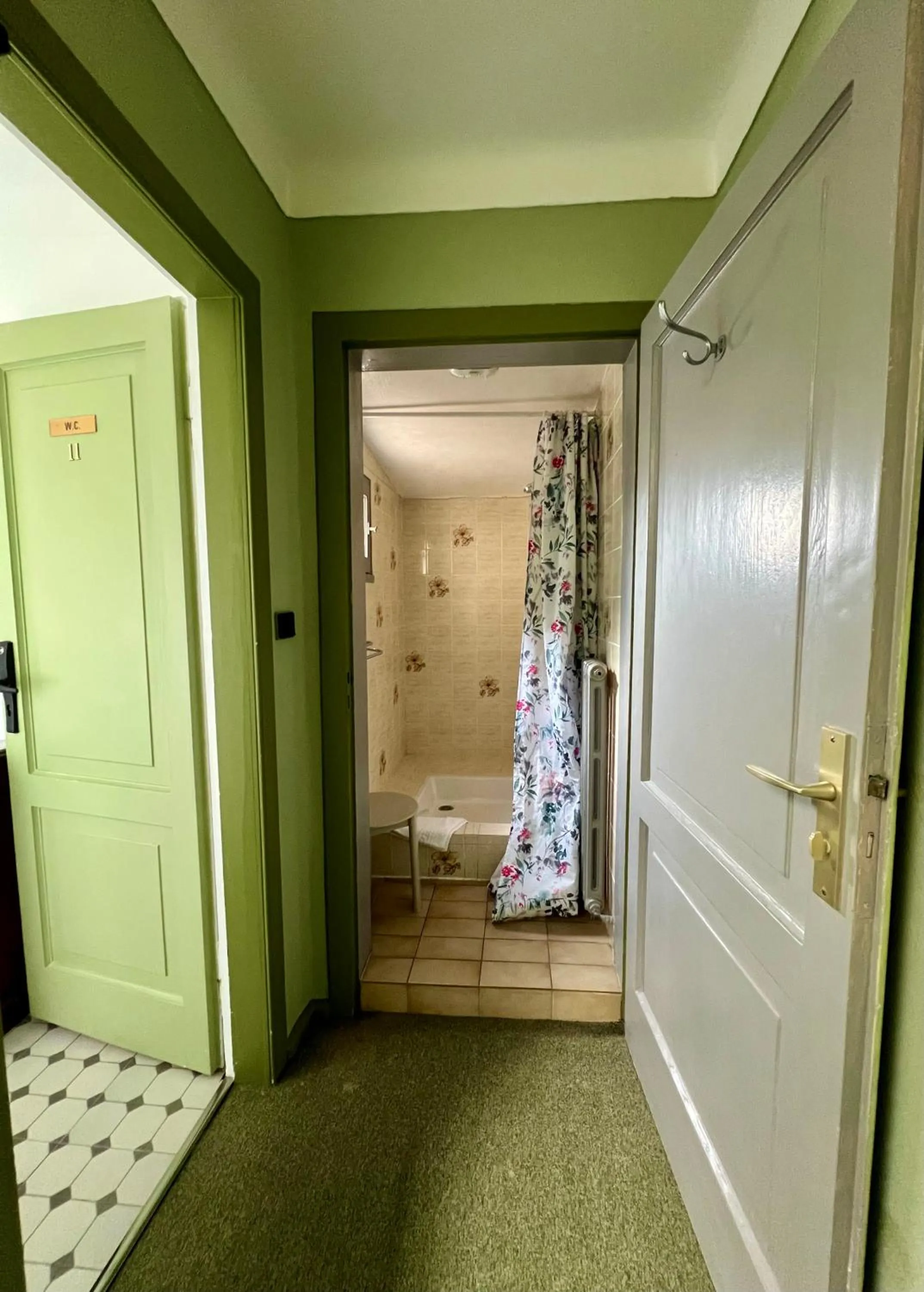 Shower in Hotel Le Ponteil