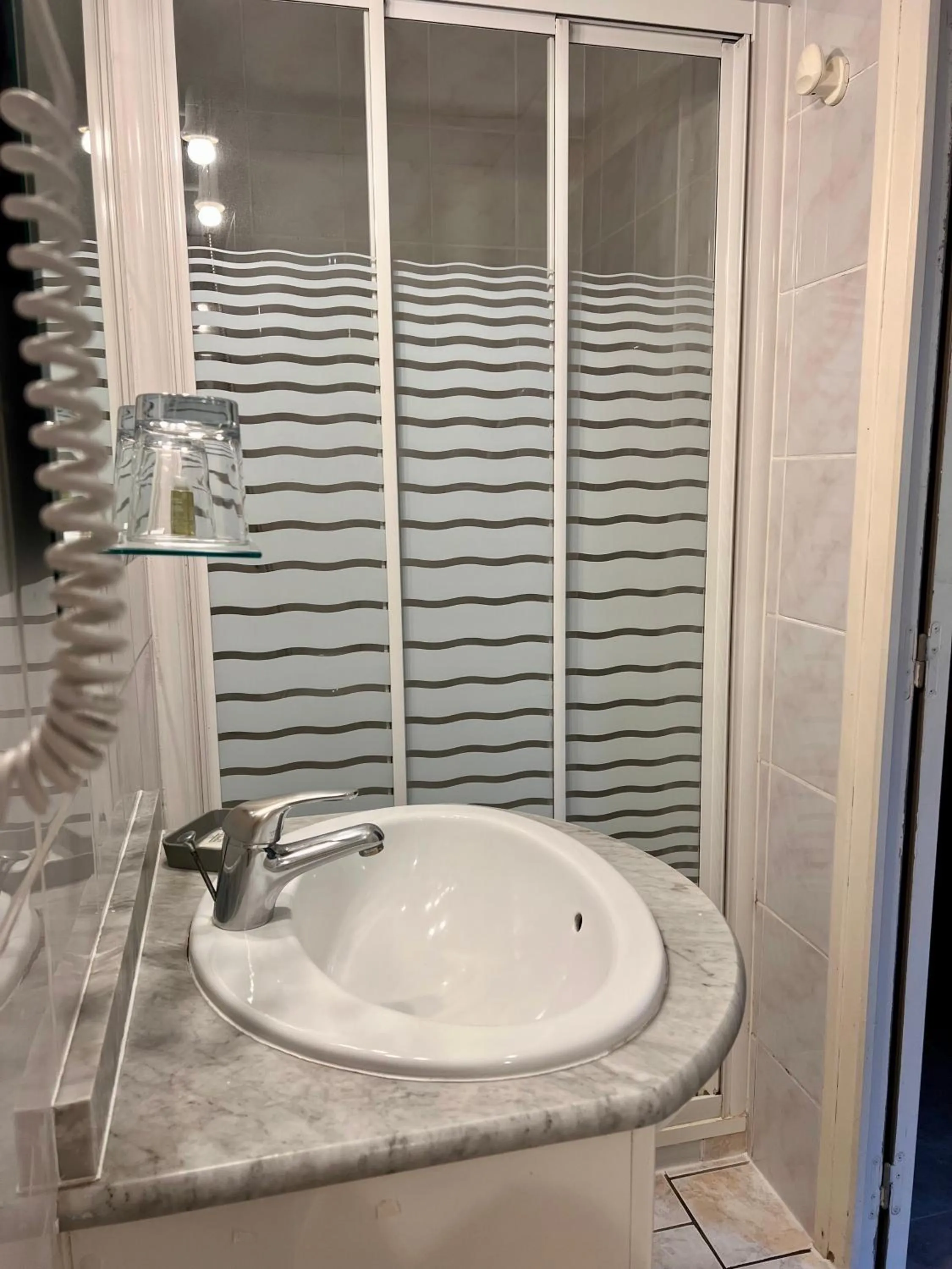 Shower in Hotel Le Ponteil