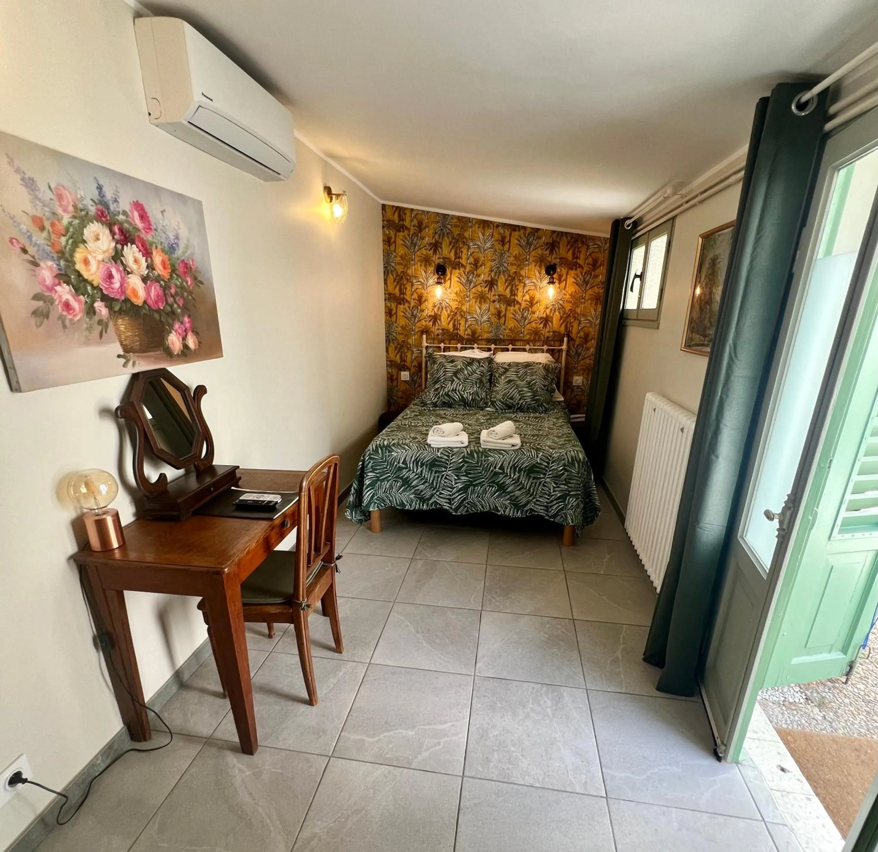 Photo of the whole room, Bed in Hotel Le Ponteil