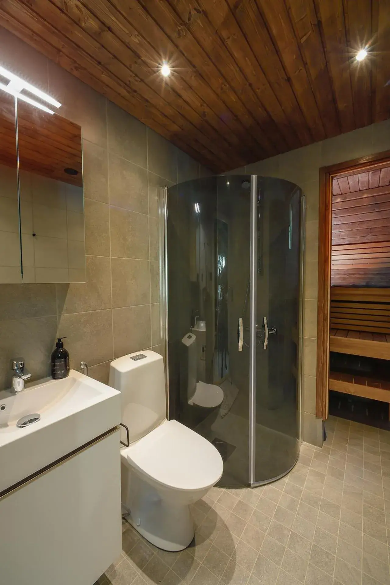 Deluxe Double or Twin Room with Mountain View in Top Star Saariselkä - Arctic Glass Cubes Deluxe Double or Twin Room with Mountain View in Top Star Saariselkä - Arctic Glass Cubes