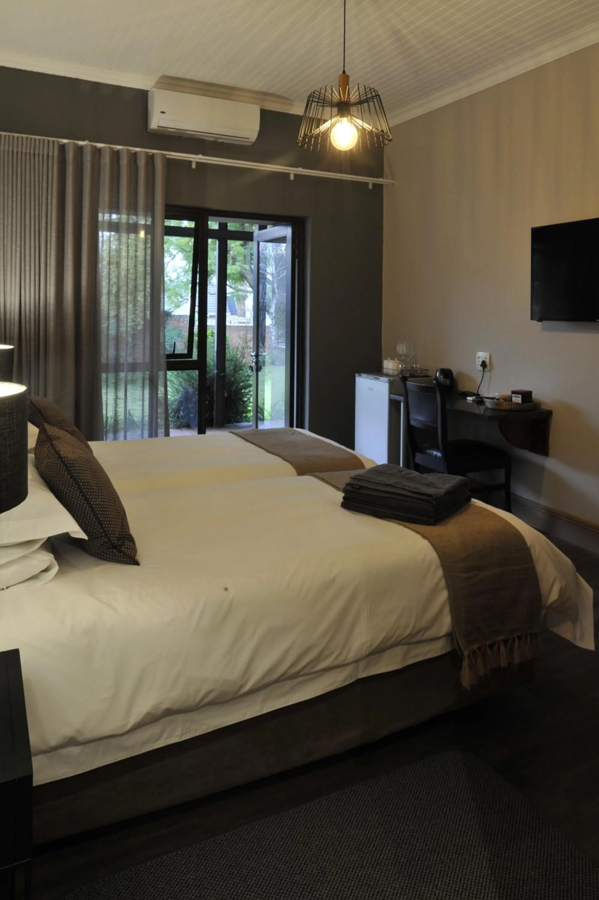 Twin Room - single occupancy in Kestell Stables