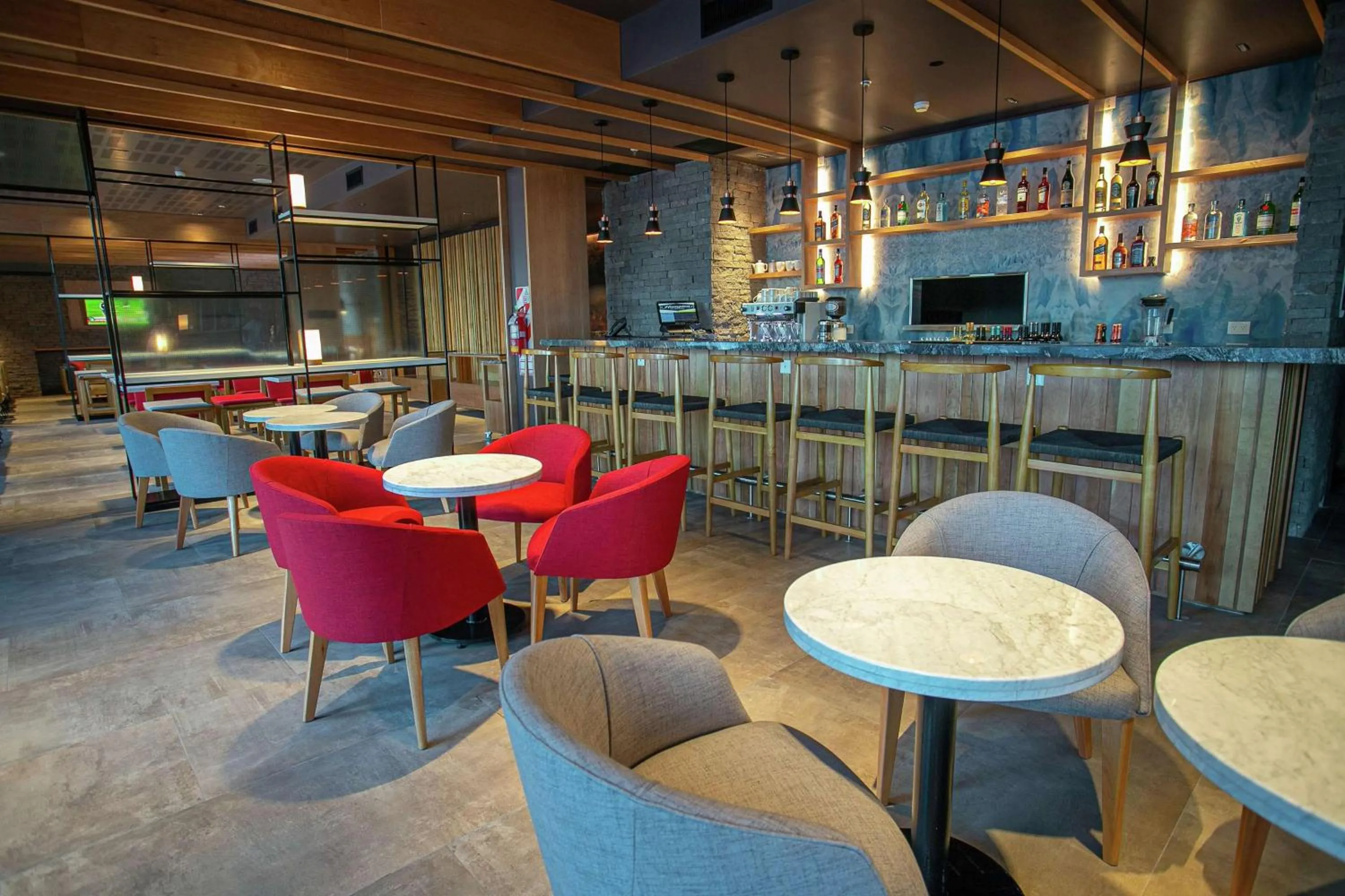 Lounge or bar in Hampton By Hilton Bariloche