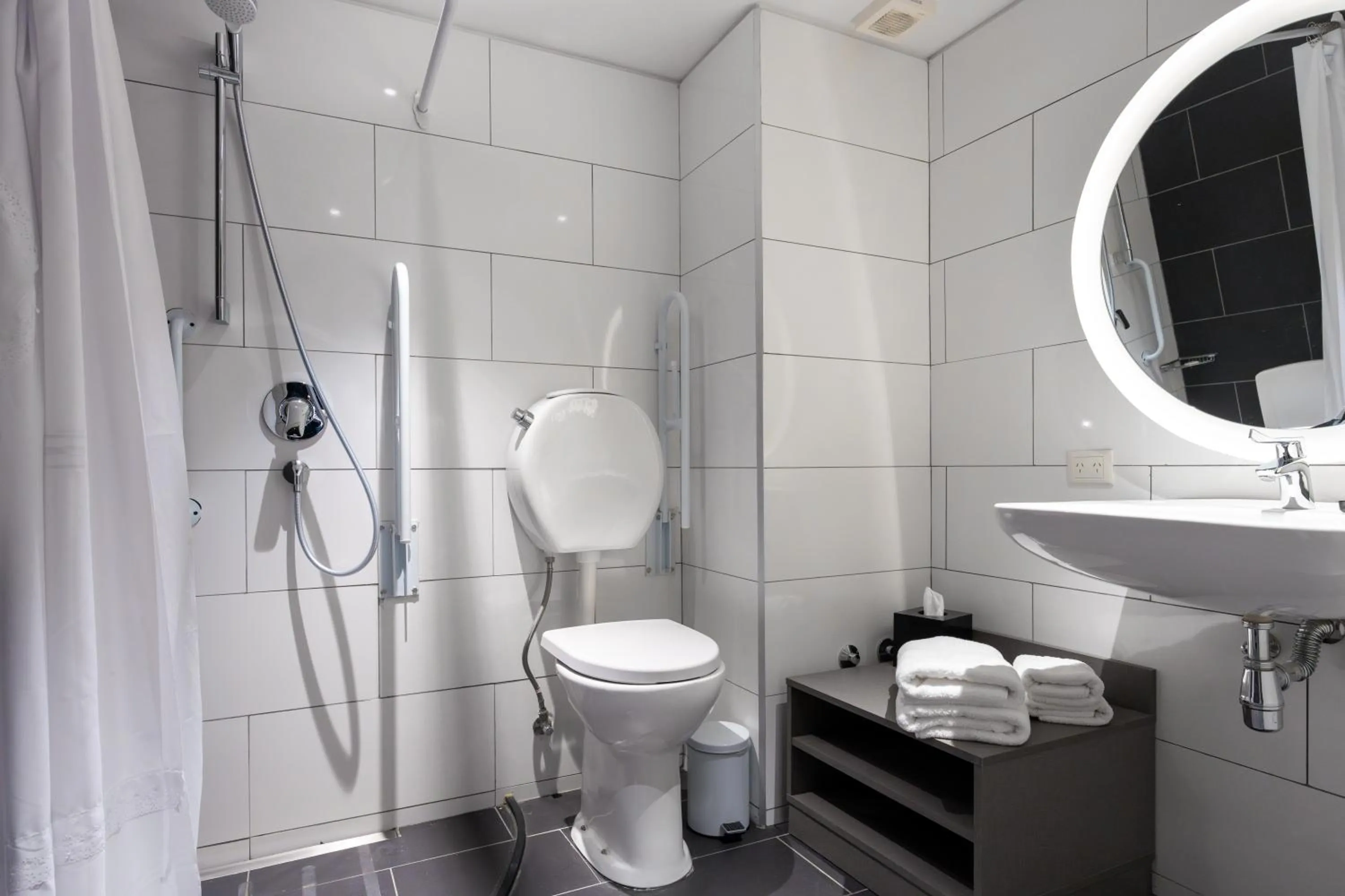 Shower in Hampton By Hilton Bariloche