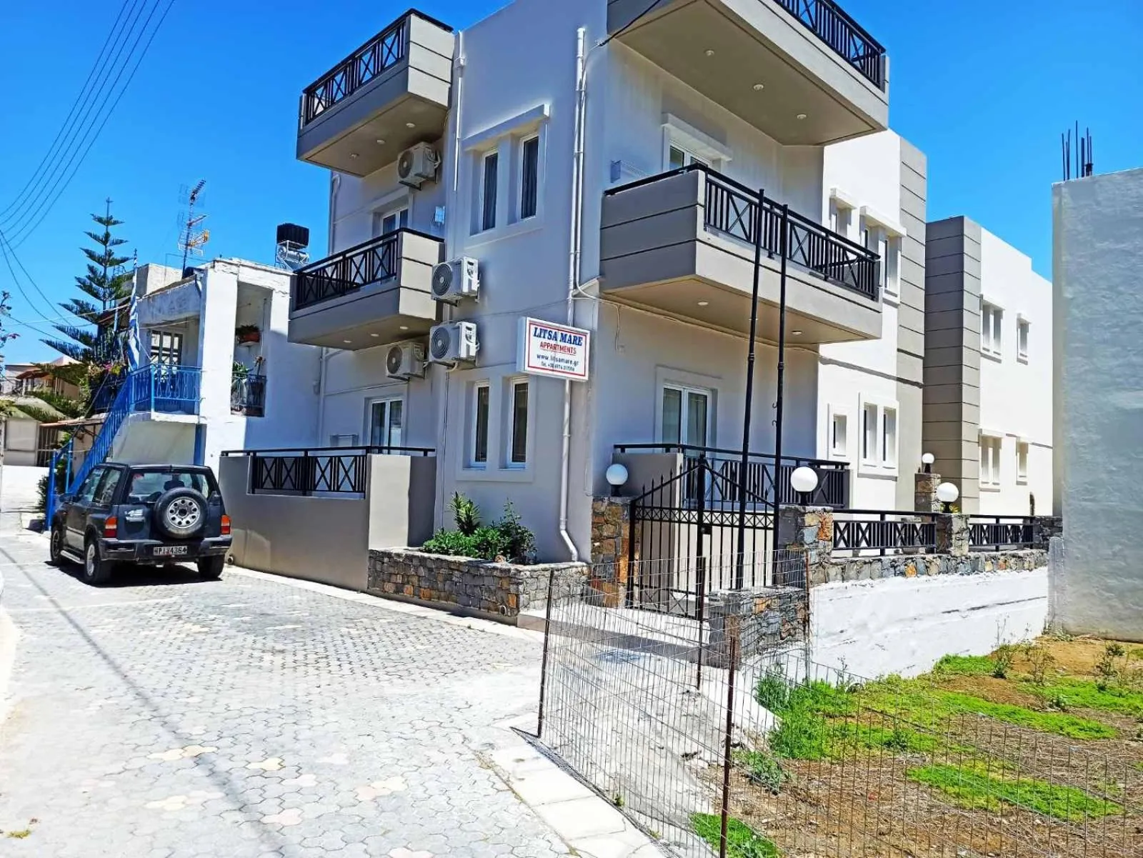 Property building in Litsa Mare Apartments