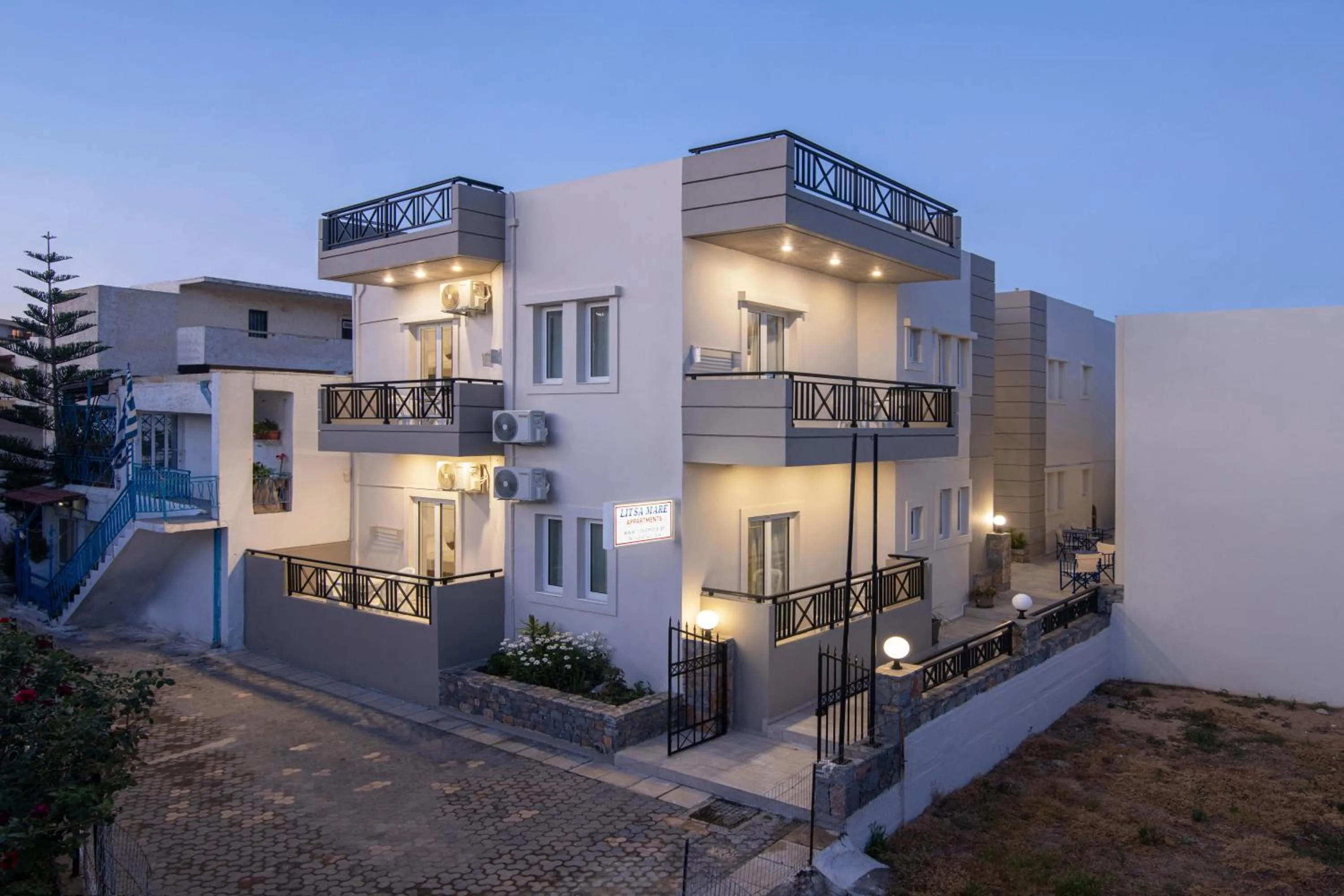 Property building in Litsa Mare Apartments