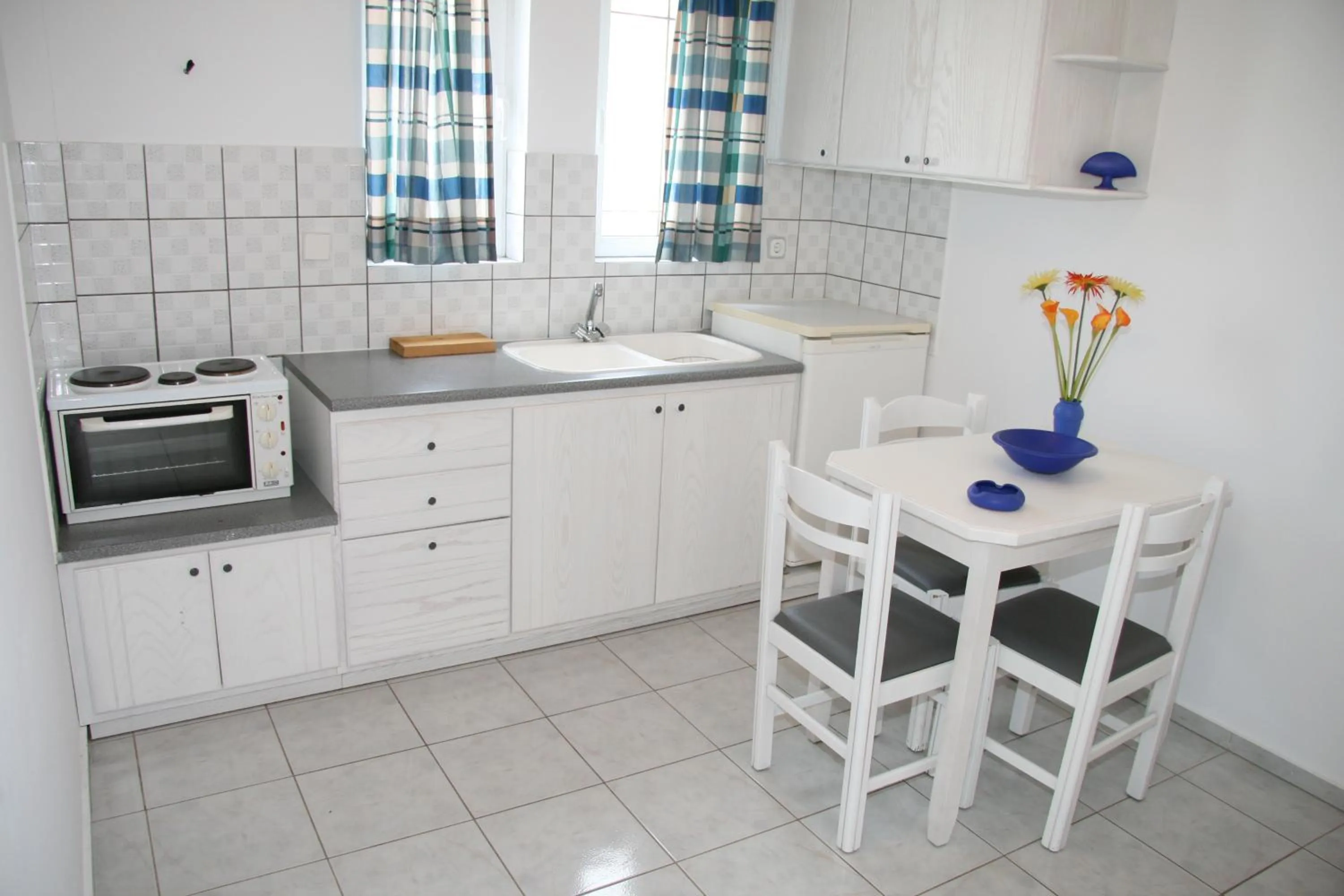Kitchen or kitchenette in Litsa Mare Apartments