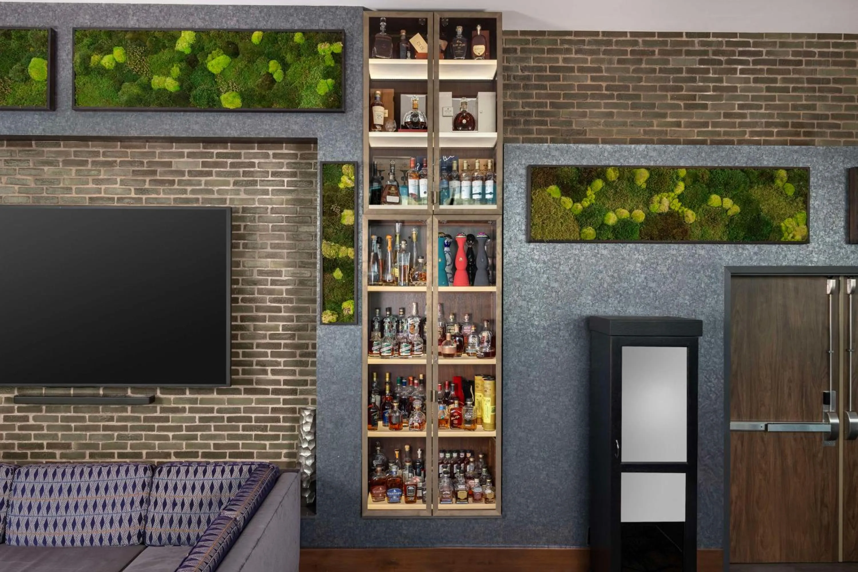 Lounge or bar in Embassy Suites By Hilton Knoxville Downtown