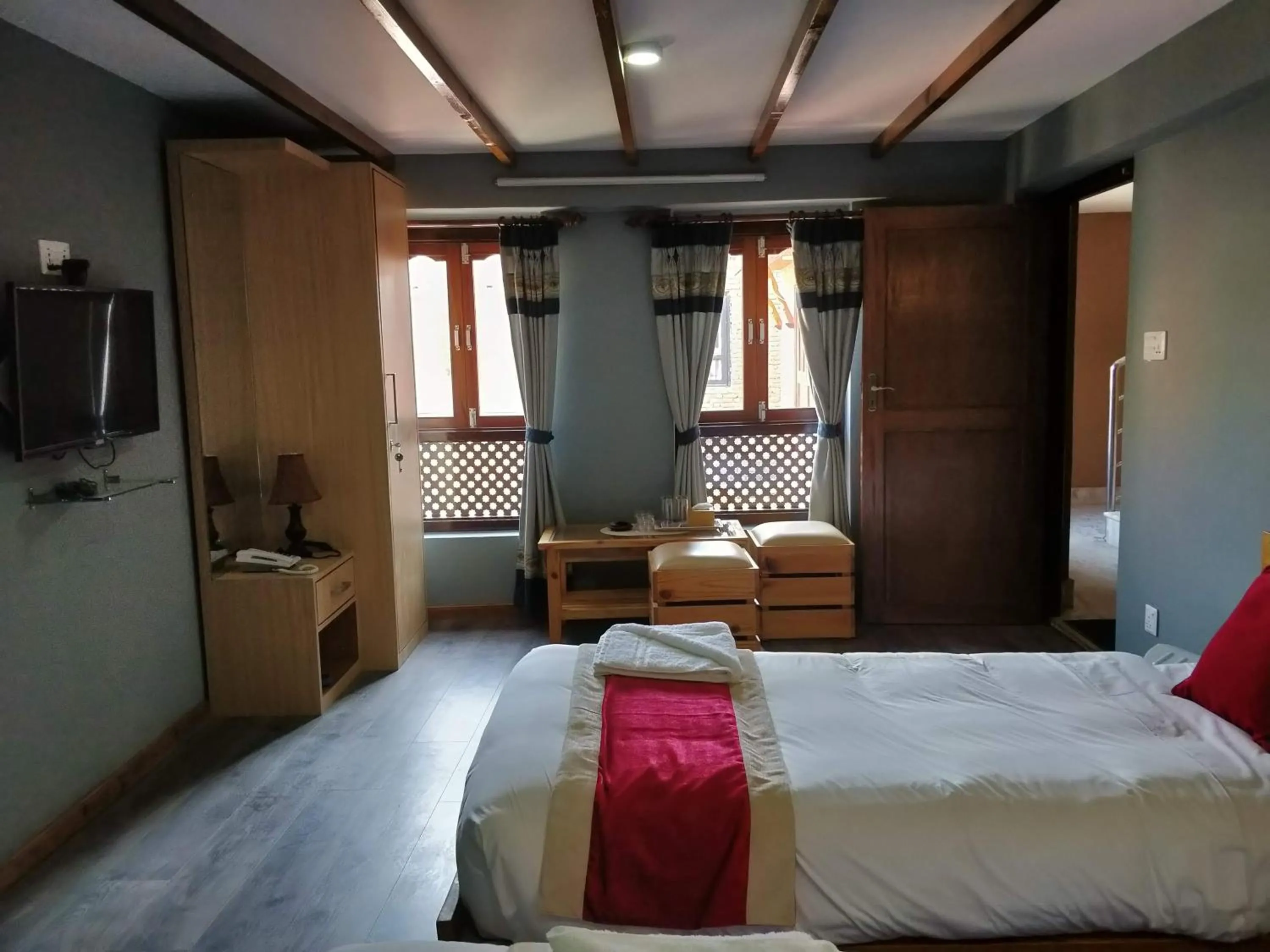 Shower, Bed in Inn Sangrahalaya