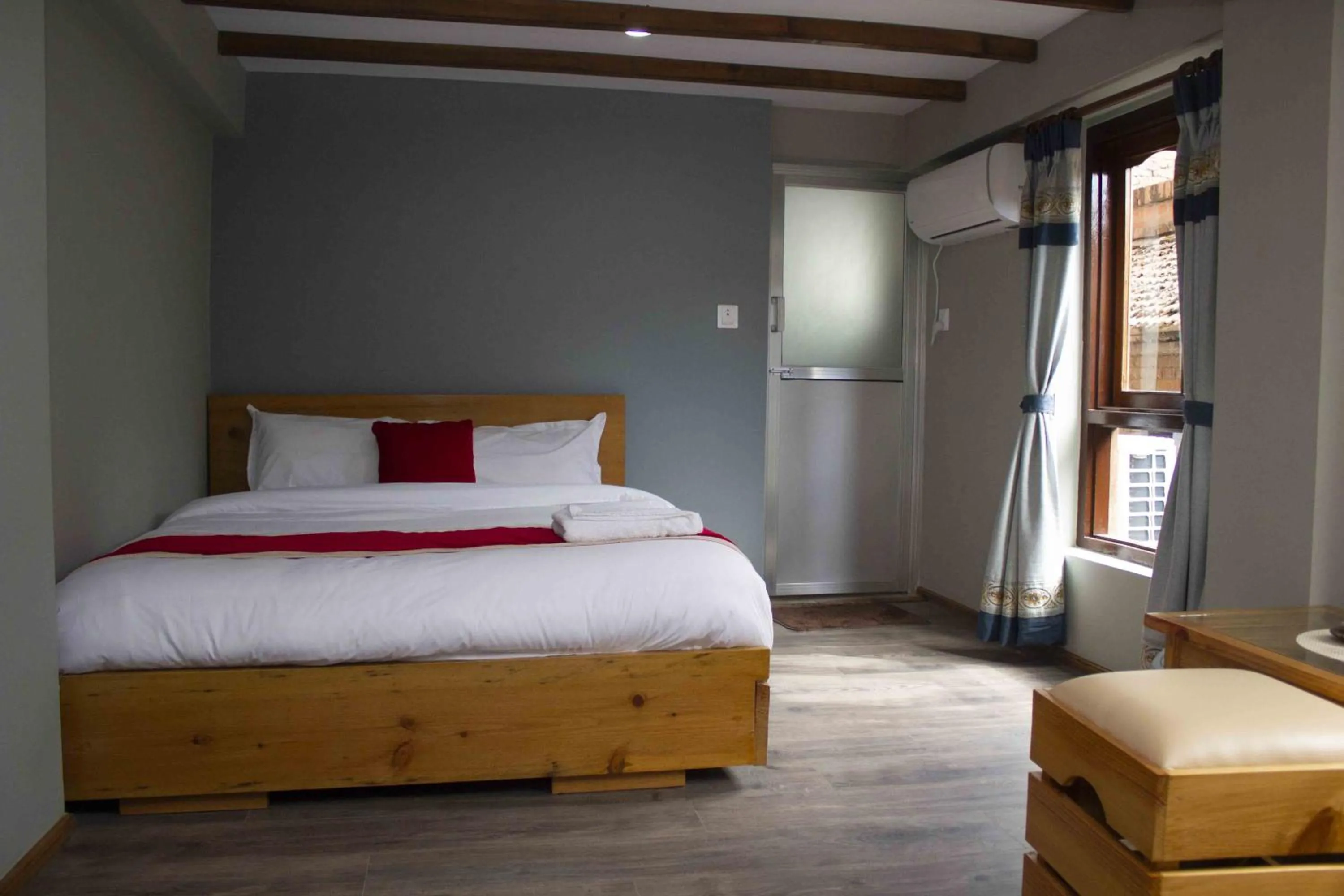 Shower, Bed in Inn Sangrahalaya