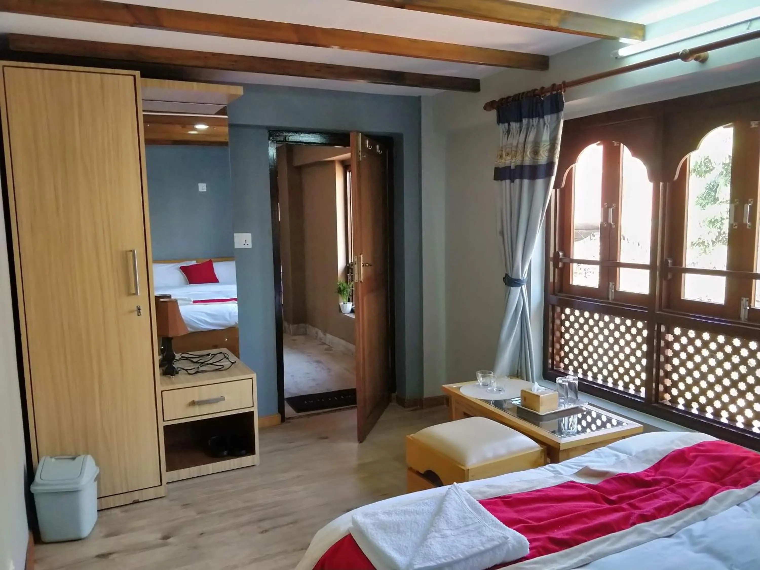 Shower, Bed in Inn Sangrahalaya