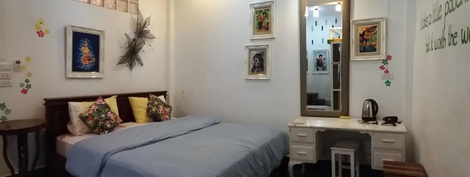 Bed in Banthorphan Resort