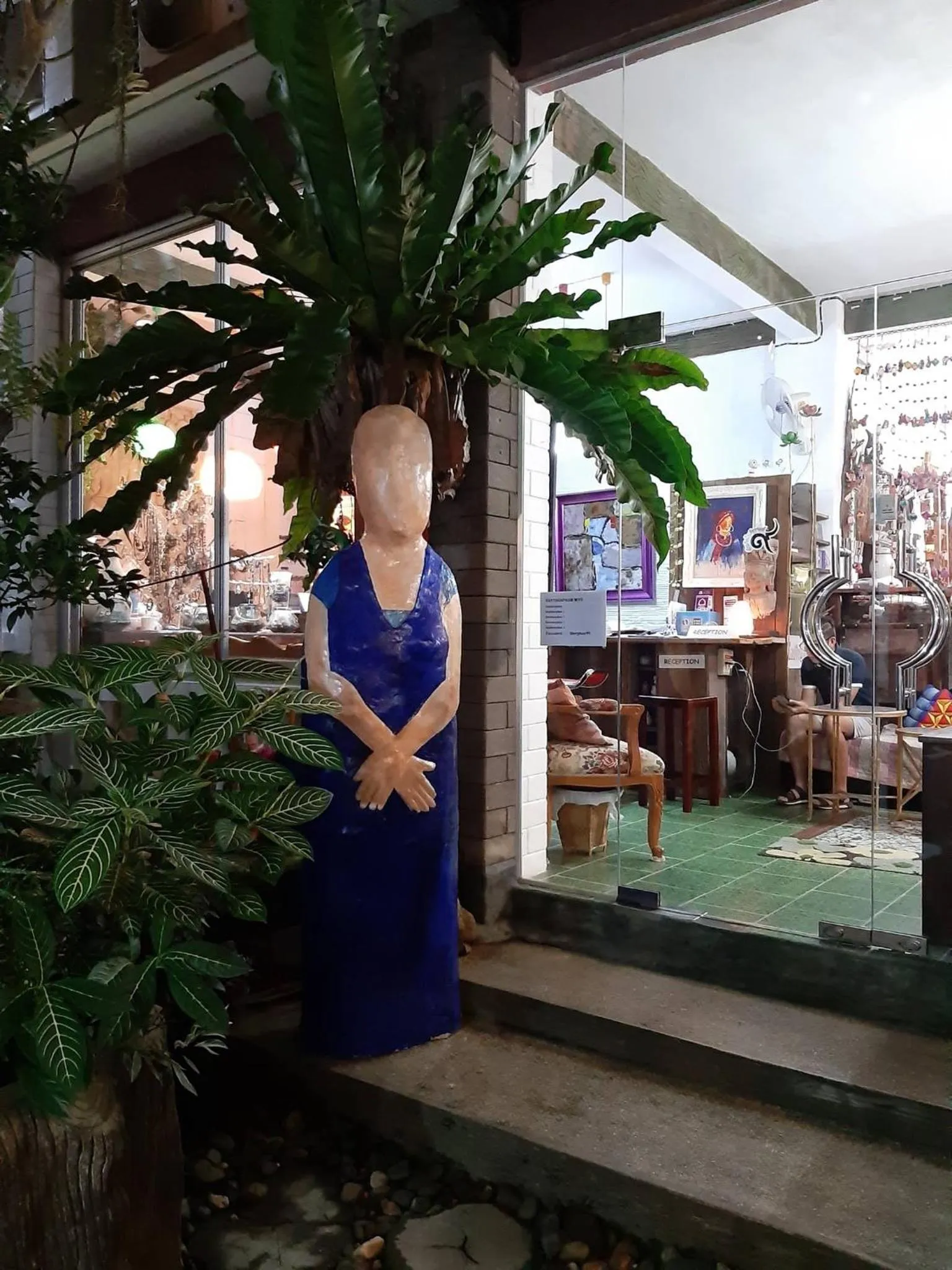 On-site shops in Banthorphan Resort