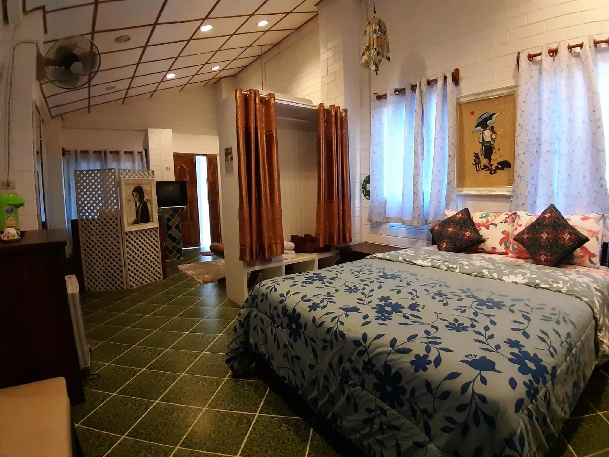 Bed in Banthorphan Resort