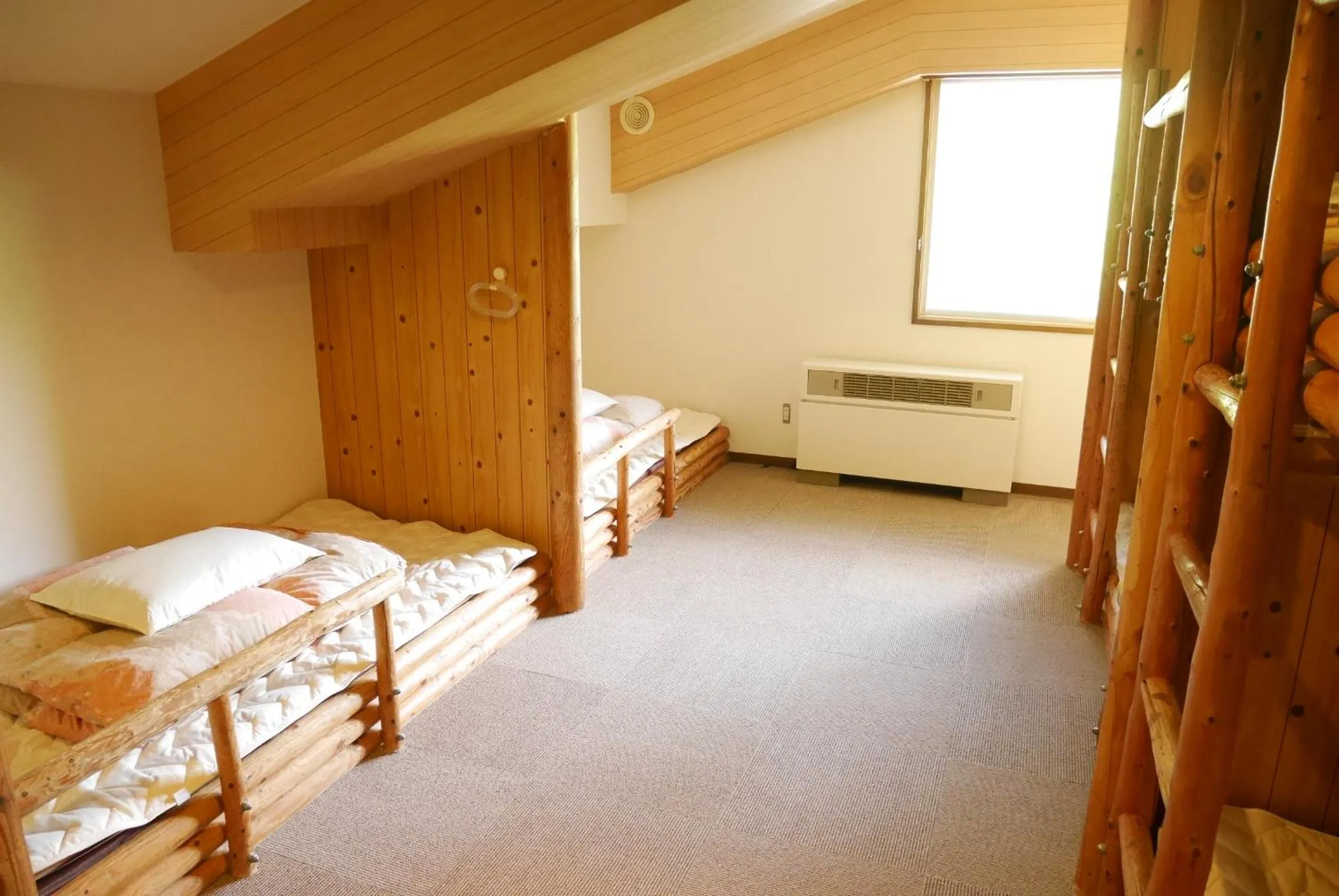 Bed in K's House Hokkaido - Asahidake Onsen Hostel