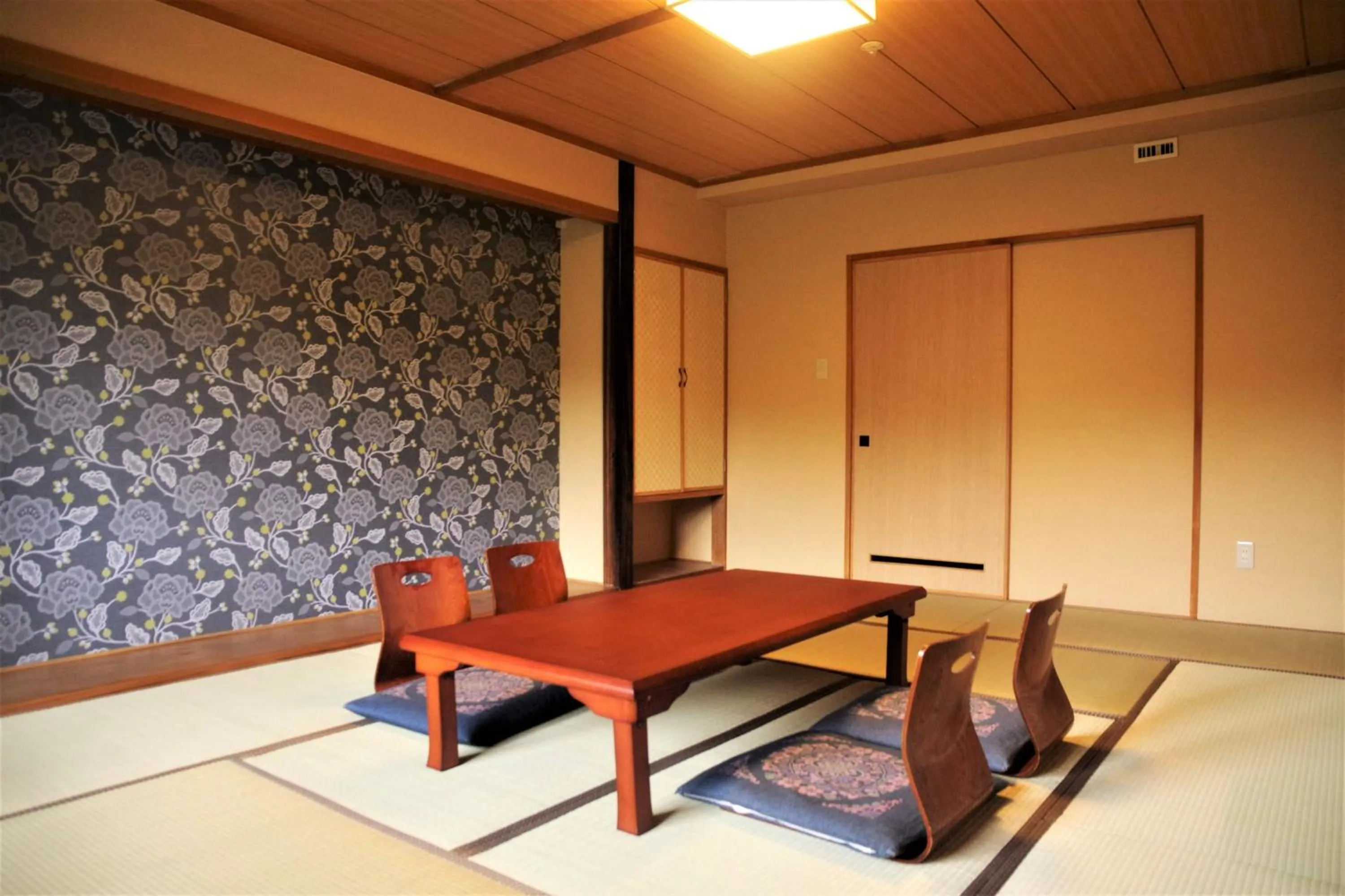 Photo of the whole room in K's House Hokkaido - Asahidake Onsen Hostel