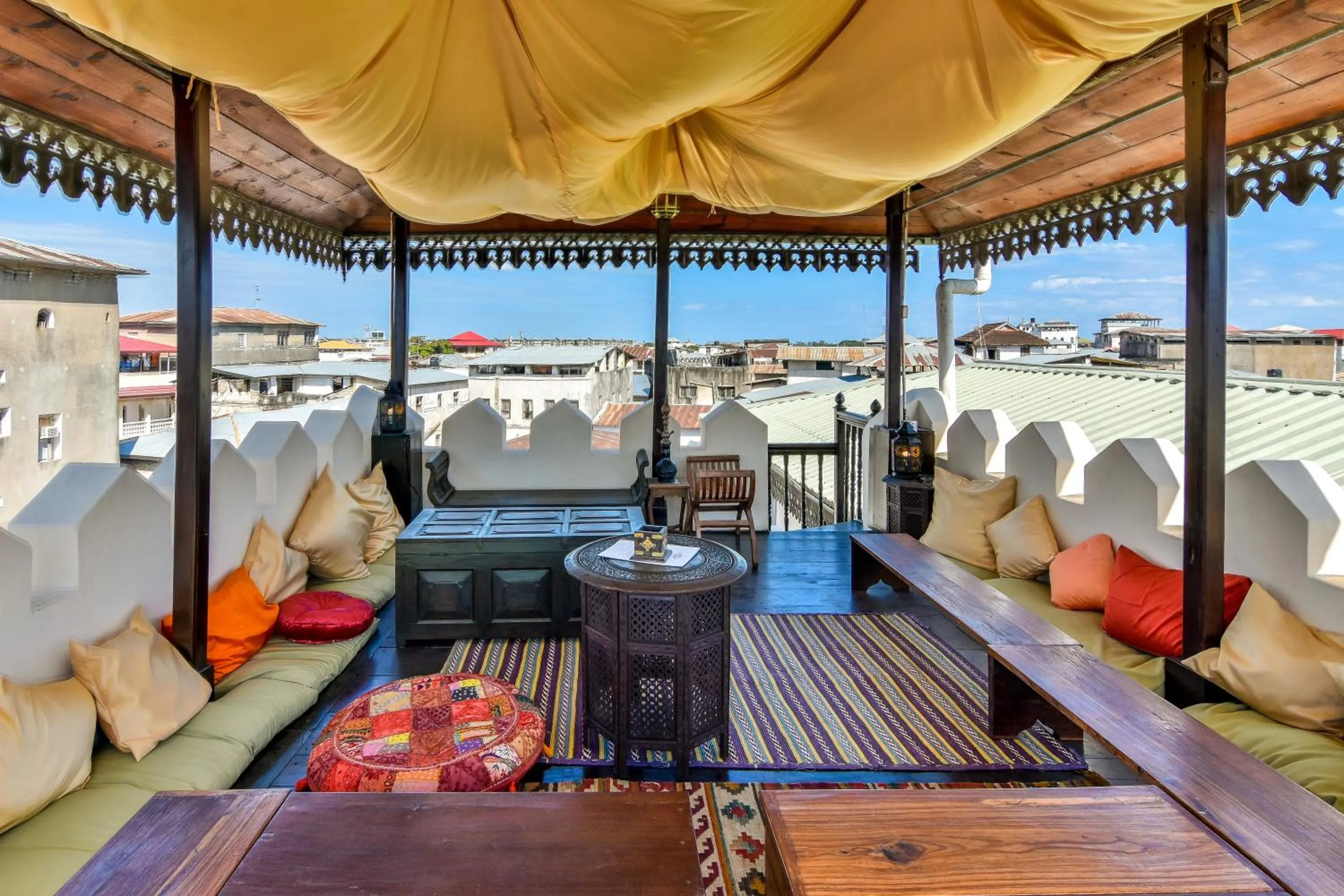 Restaurant/places to eat in Kholle House