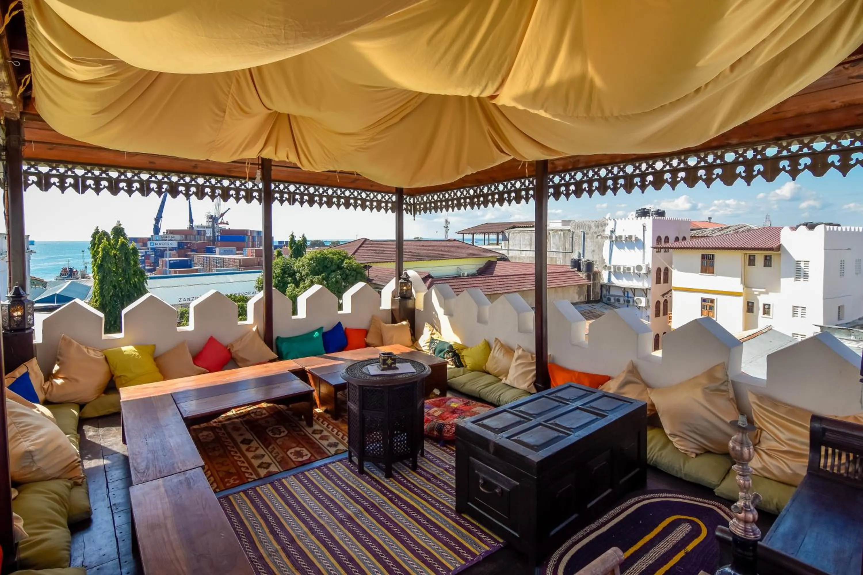 Restaurant/places to eat in Kholle House