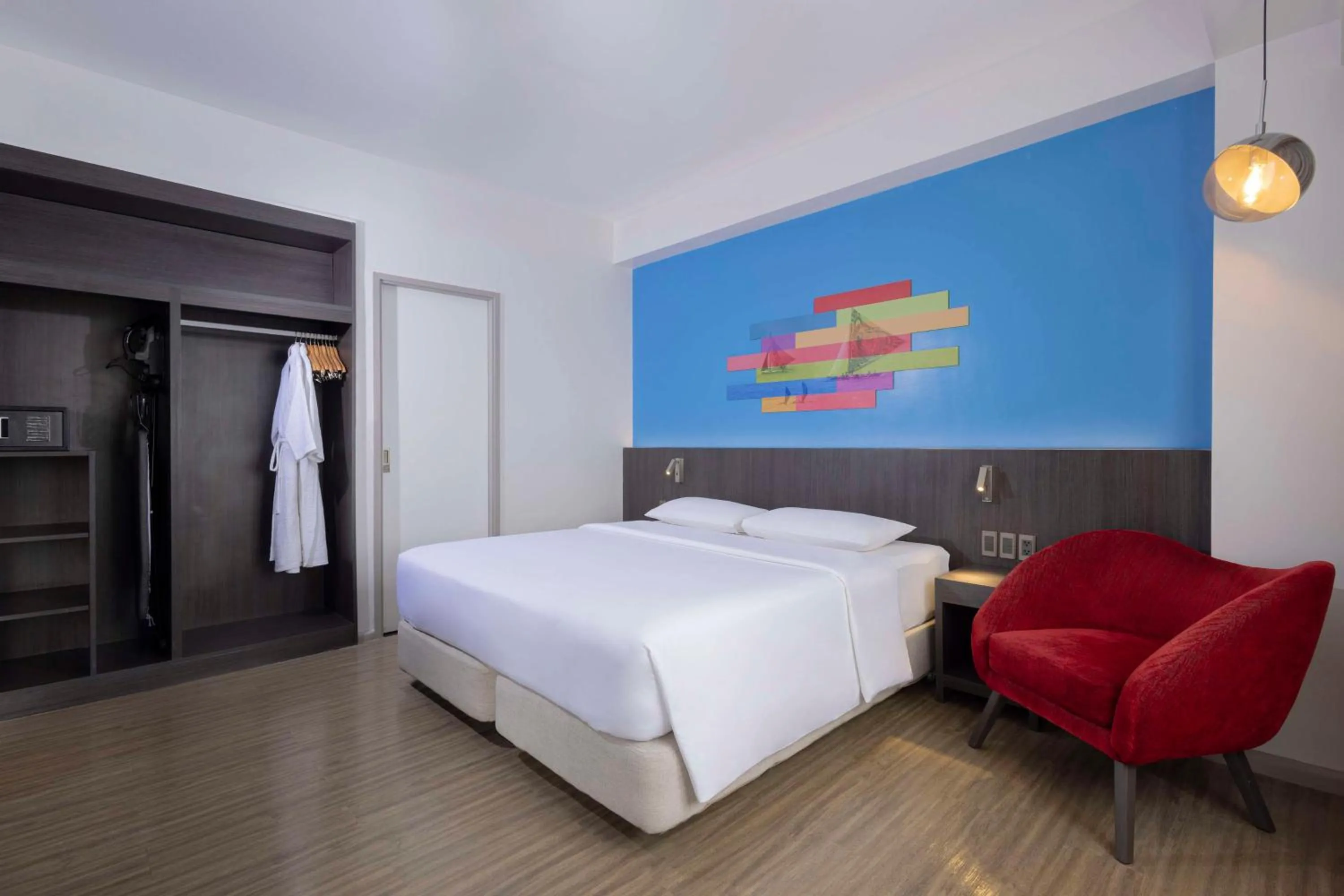 Photo of the whole room, Bed in Park Inn By Radisson Iloilo