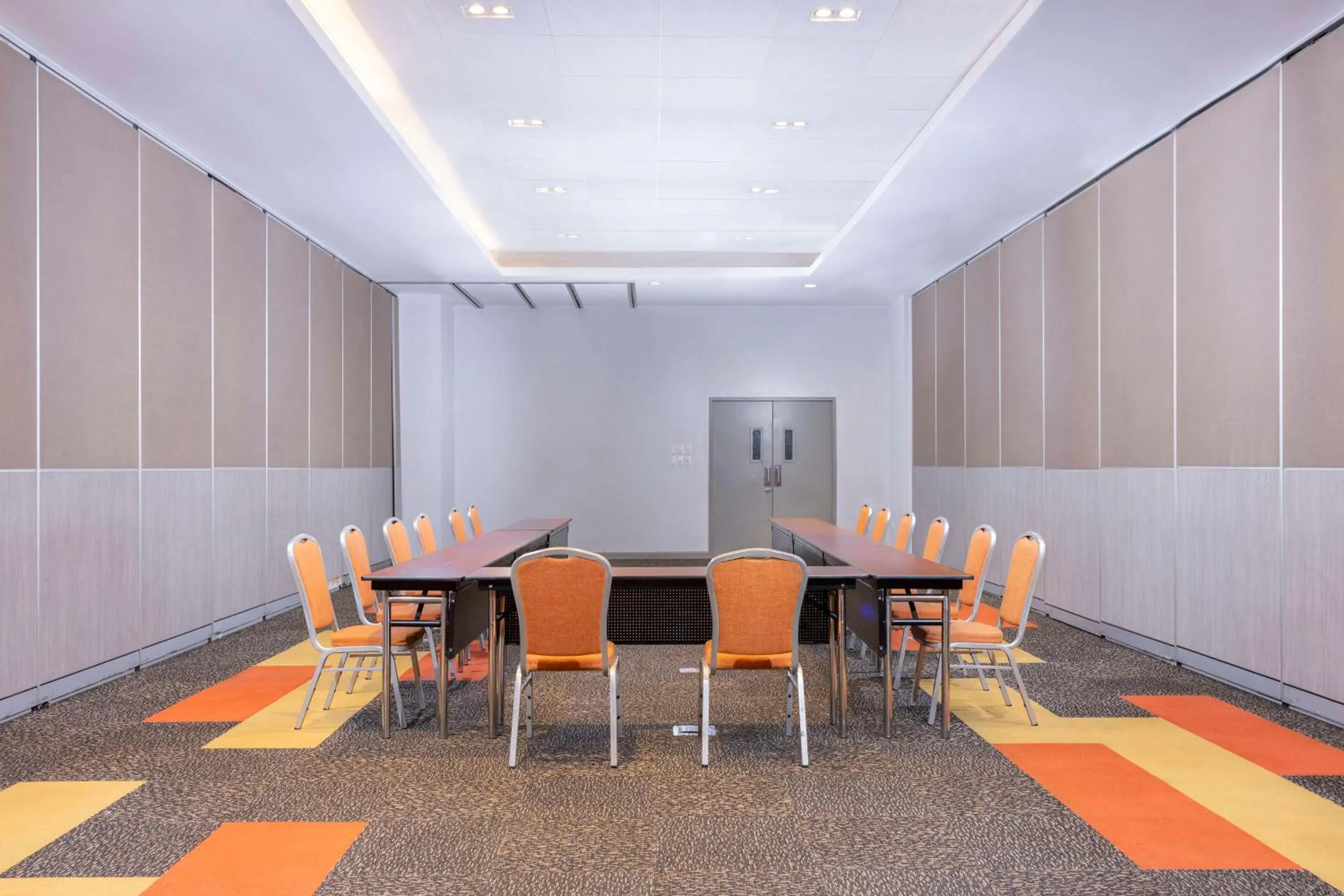 Meeting/conference room in Park Inn By Radisson Iloilo